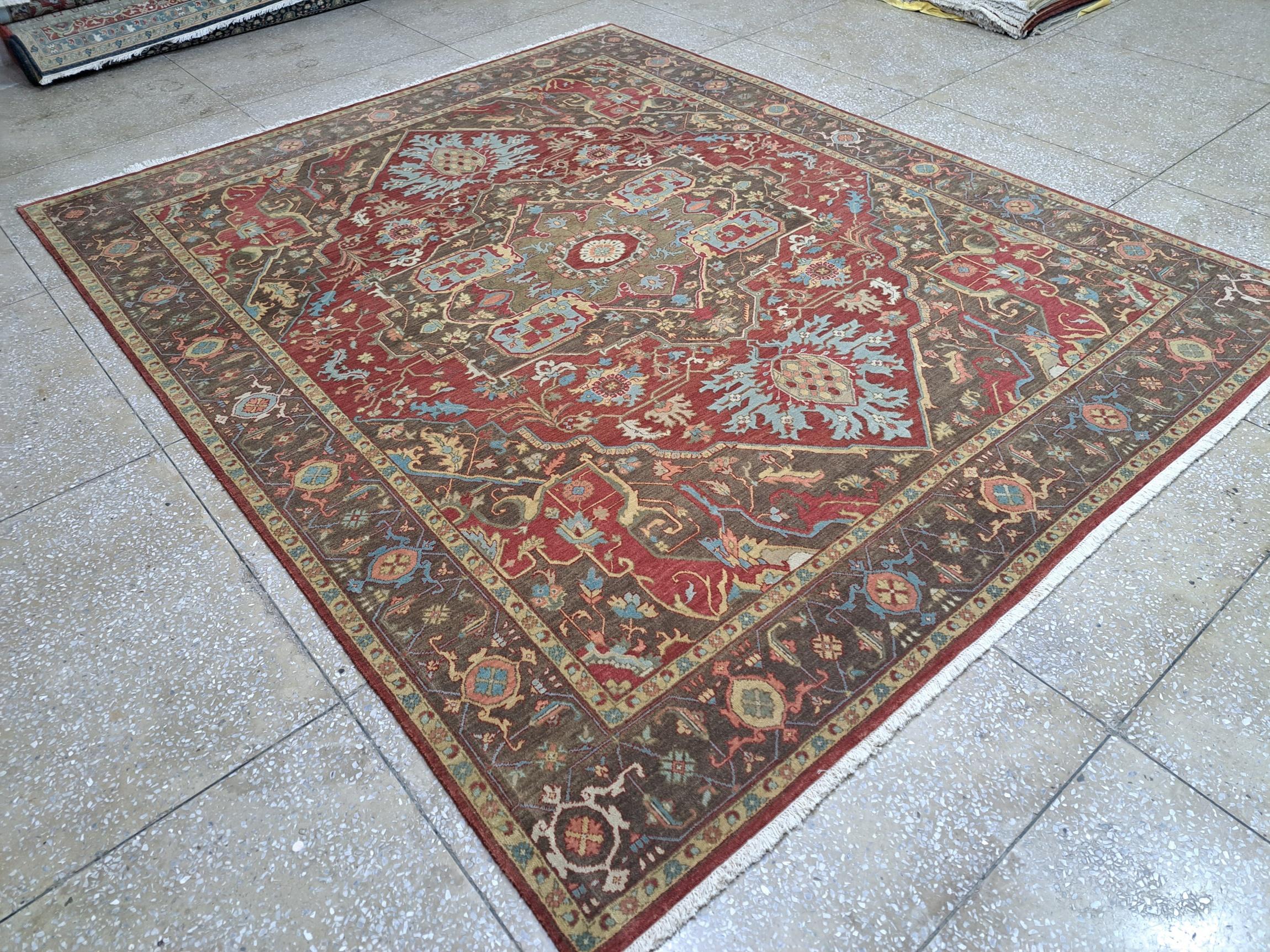 Porta a casa tua un'eleganza senza tempo con questo nuovissimo tappeto annodato a mano, ispirato al classico design Heriz del XVIII secolo.
Ogni pezzo è tessuto meticolosamente dai nostri maestri artigiani in India, utilizzando il 100% di lana