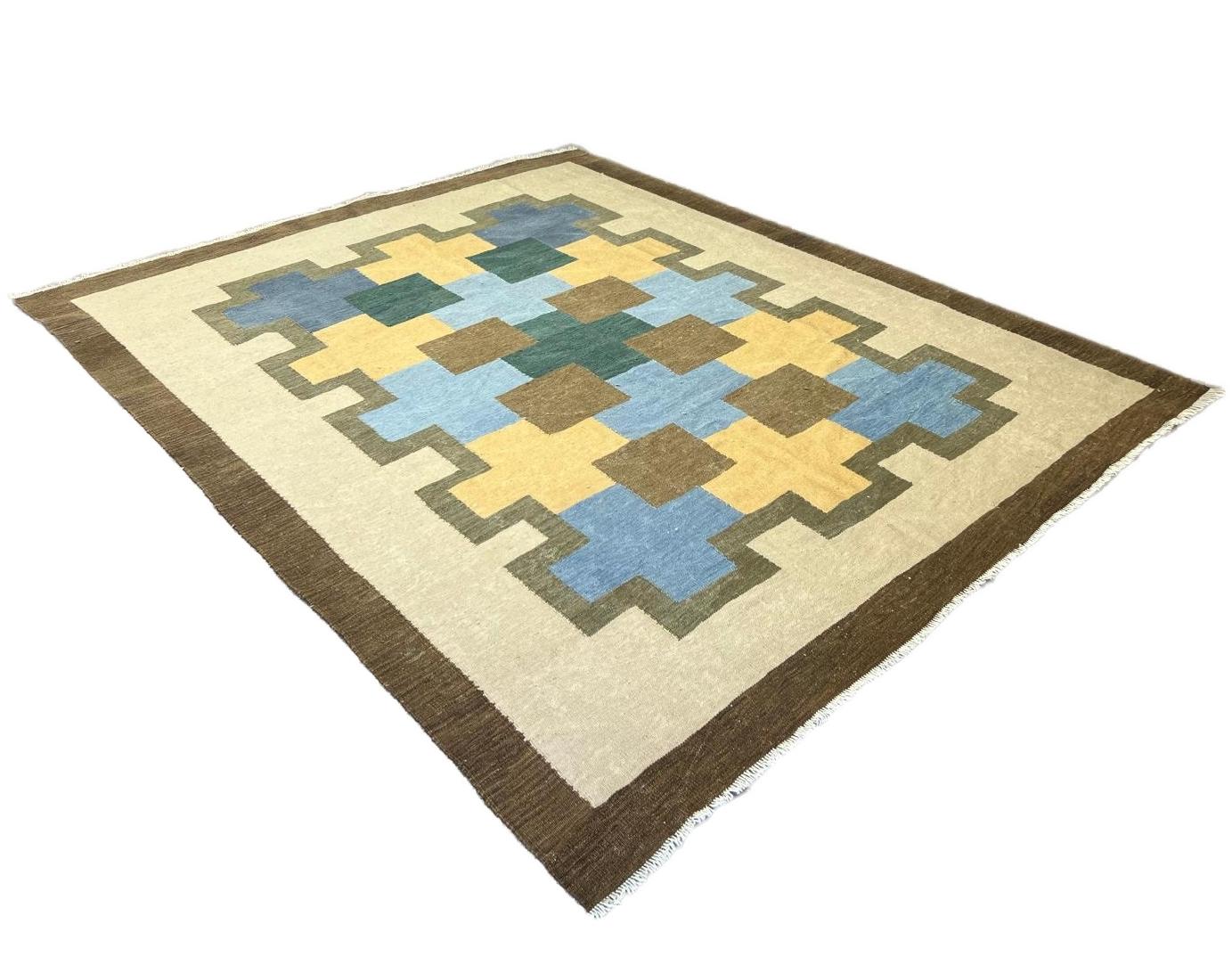 Embrace the simplicity and elegance of Scandinavian design with this flat-weave Turkish kilim rug, crafted with 100% wool. This unique piece beautifully blends Nordic minimalism with traditional Turkish craftsmanship, showcasing geometric patterns