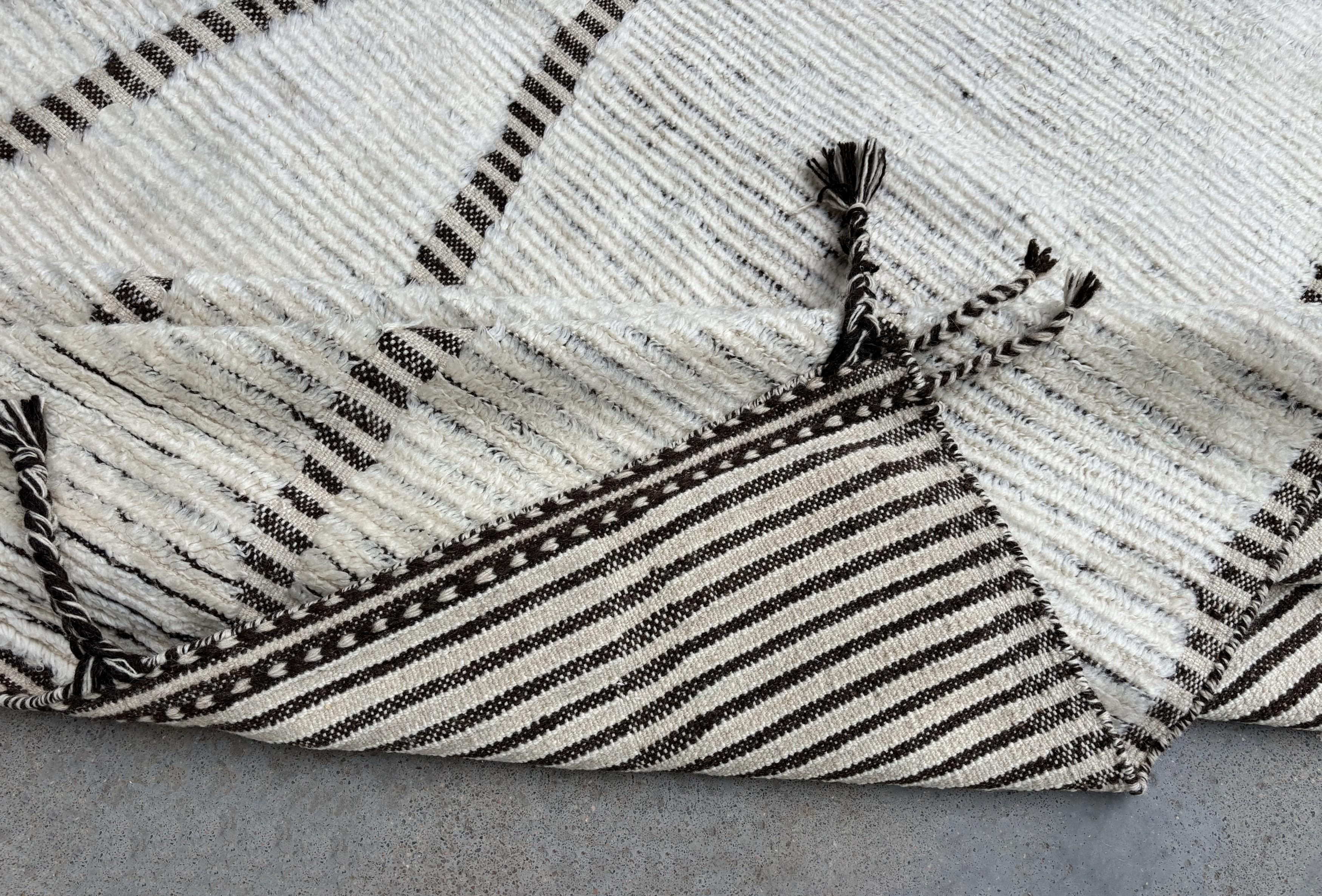 8x10 Ft Moderner marokkanischer Design-Berberteppich. Alle Wolle. Handgefertigter Beni Ourain-Teppich (21. Jahrhundert und zeitgenössisch) im Angebot