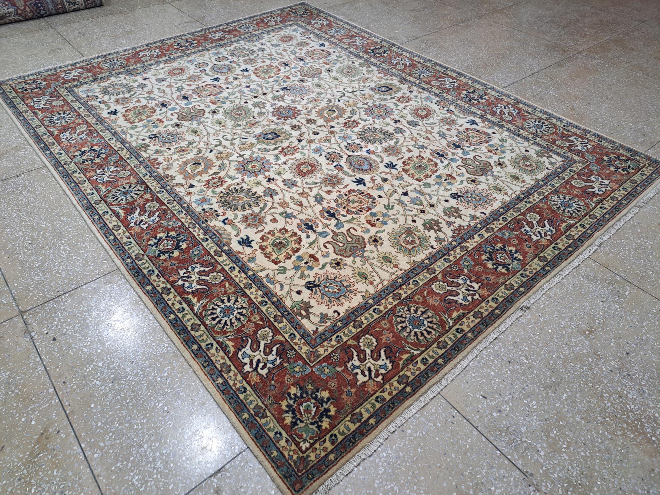 Bringen Sie zeitlose Eleganz in Ihr Zuhause mit diesem brandneuen handgeknüpften Teppich, der vom klassischen Heriz-Design aus dem 18. Jahrhundert inspiriert ist.
Jedes Stück wird von unseren Meisterhandwerkern in Indien sorgfältig gewebt und