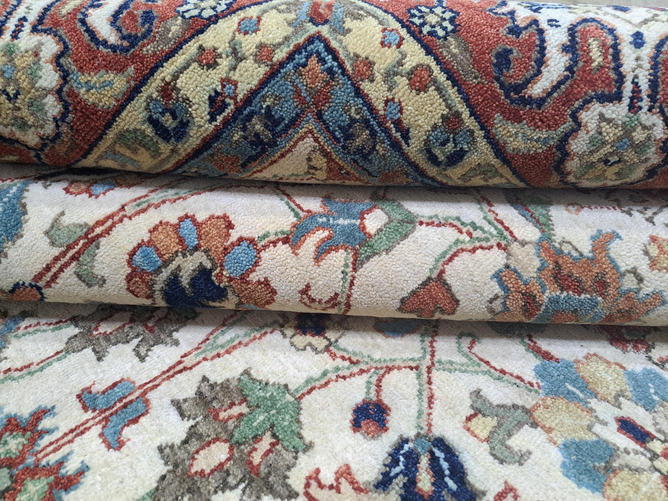 8x10 Ft New Hand-Knüpfteppich mit antikem Heriz-Design. Handgefertigter Luxus-Teppich im Angebot 1