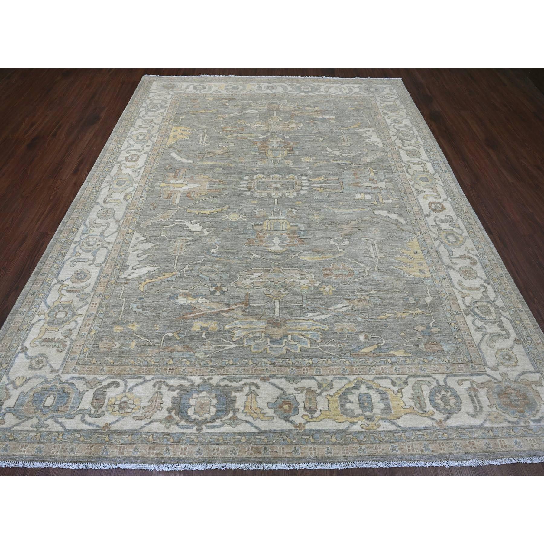 Battleship Gray, Peshawar mit Heriz All Over Design, handgeknüpft, dicht gewebt, Aryana Collection, High Mountain Wool, Pflanzenfarben, Orientteppich
Primäre MATERIALIEN: Wolle
Latex: Kein Flor 
Höhe: 0,25 Zoll
Stil: Transitional
Grundfarbe: