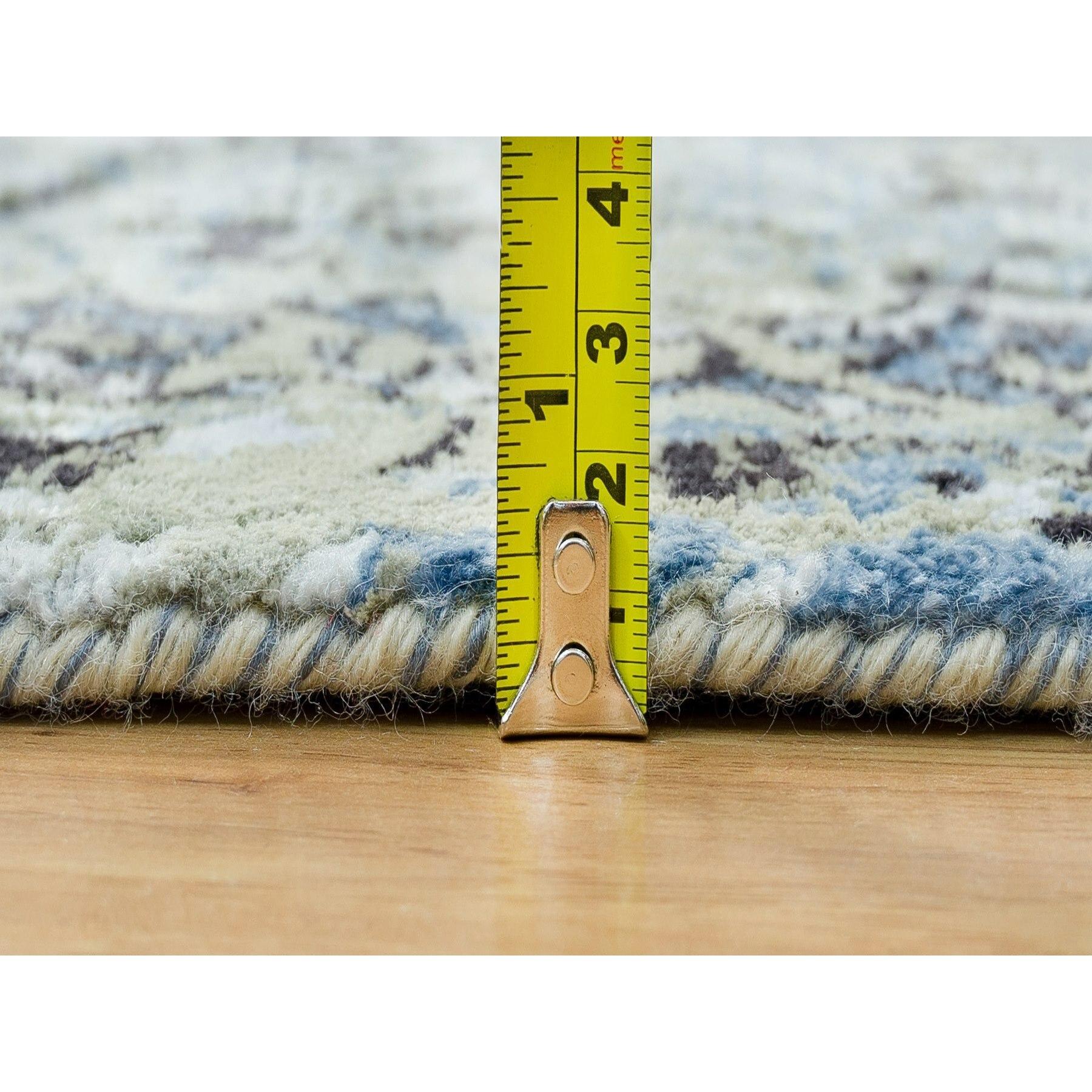 8'x10' Gris Pure Soie et Laine Noué à la Main Broken Kashan Design Tapis d'Orient en vente 3