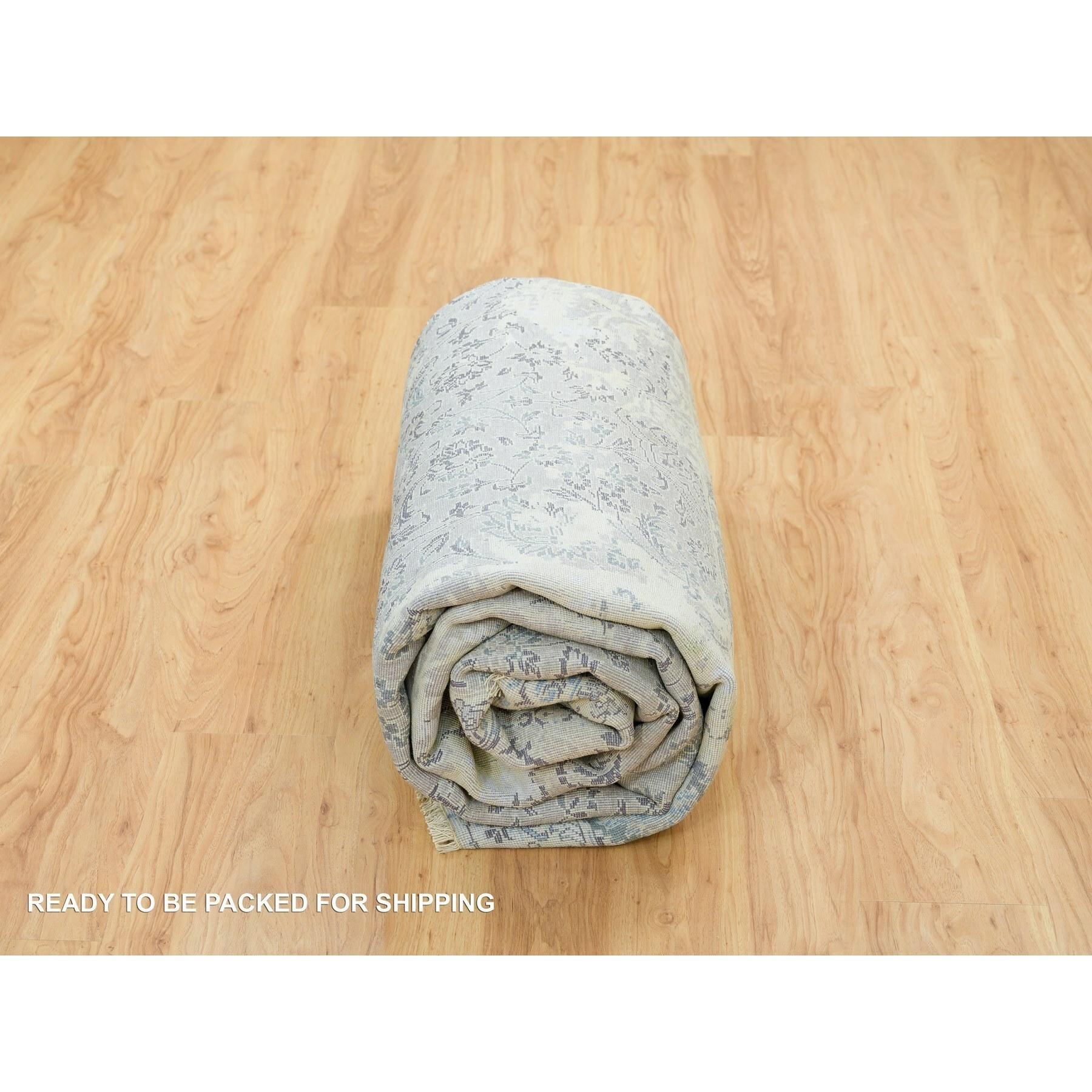 8'x10' Gris Pure Soie et Laine Noué à la Main Broken Kashan Design Tapis d'Orient en vente 2