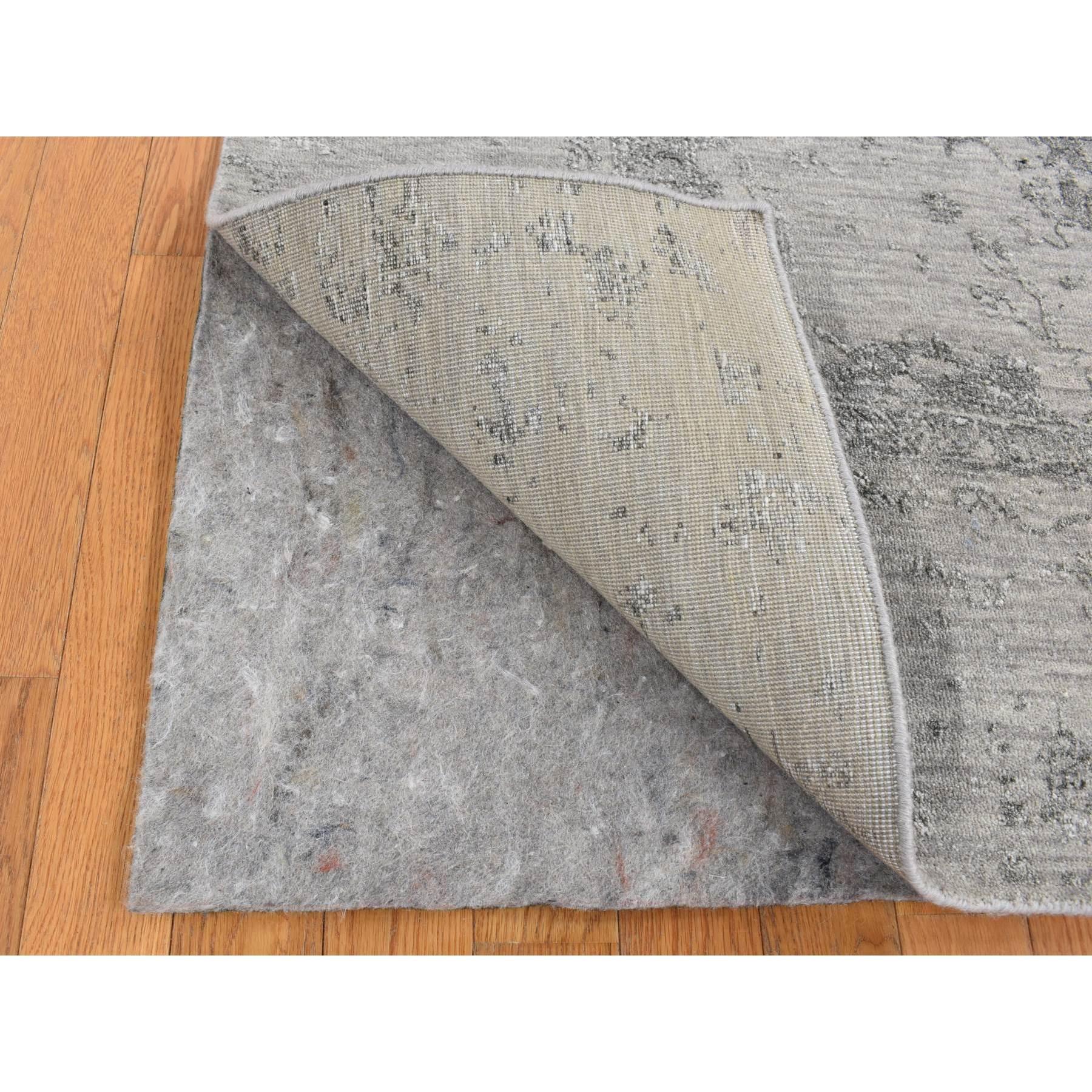 8'x10' Grau, Tabriz Erased and Broken Design, Wolle und Seide Handgeknüpfter Teppich im Zustand „Neu“ im Angebot in Carlstadt, NJ