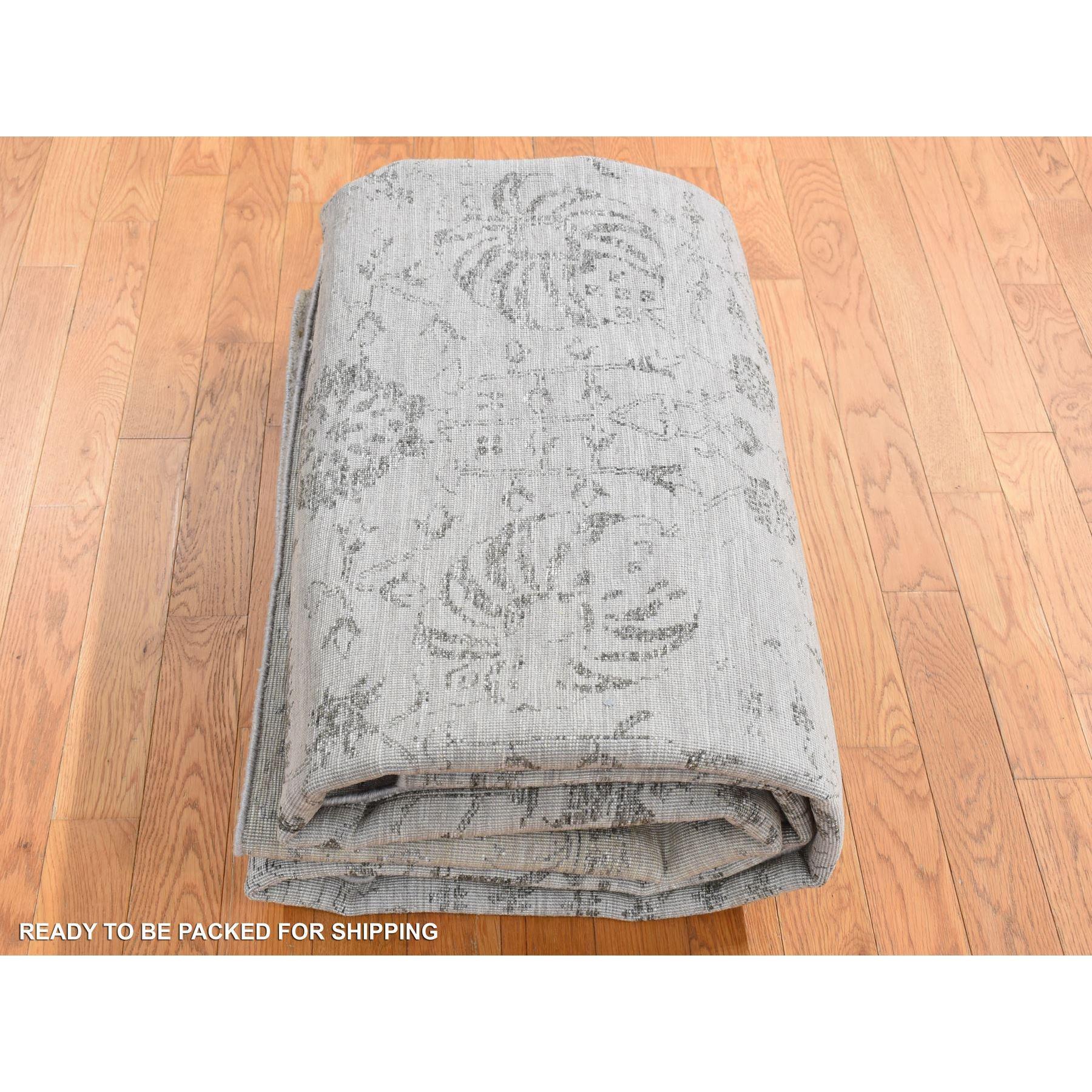 8'x10' Grau, Tabriz Erased and Broken Design, Wolle und Seide Handgeknüpfter Teppich im Angebot 4