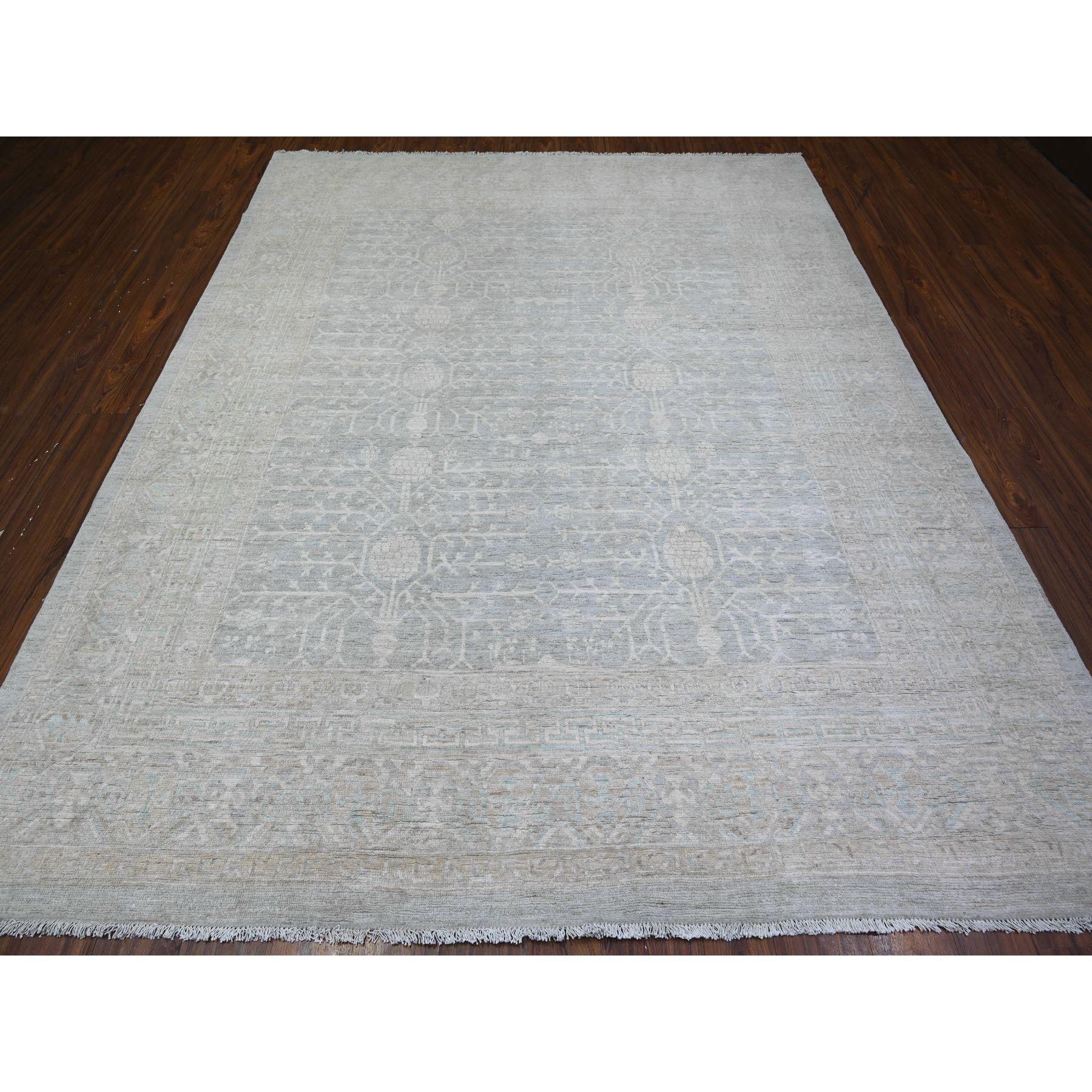 8'x10' Grau ausgewaschen Khotan inspiriert Granatapfel Design Wolle Hand geknüpft Teppich (Mittelalterlich) im Angebot