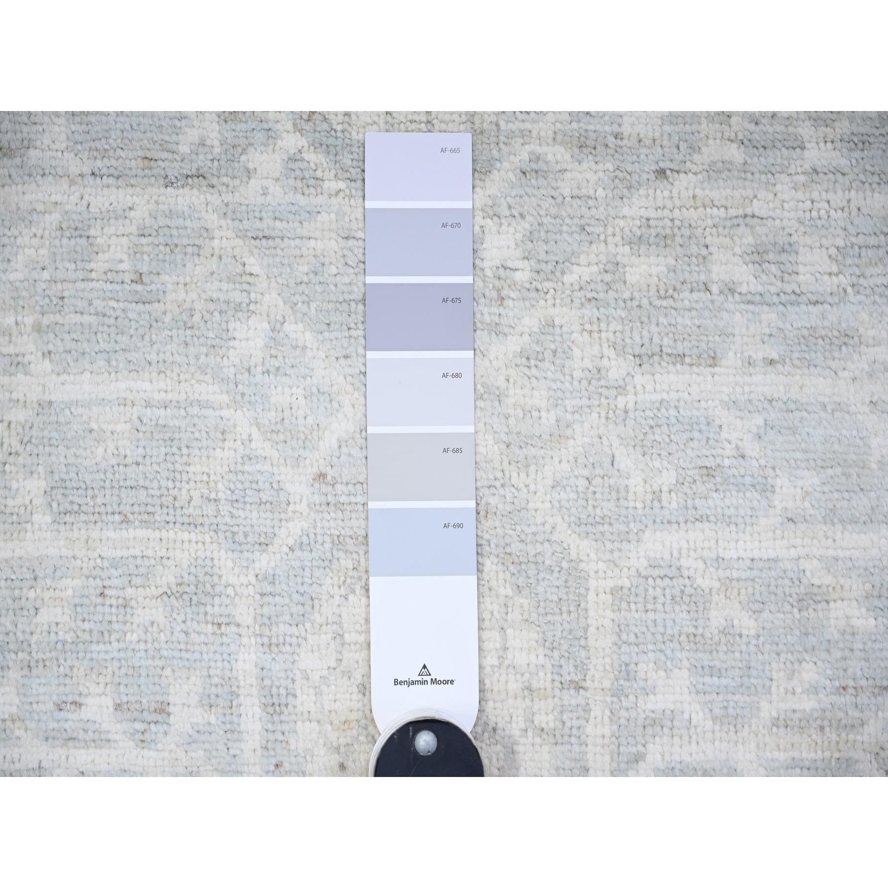 8'x10' Grau ausgewaschen Khotan inspiriert Granatapfel Design Wolle Hand geknüpft Teppich im Angebot 1