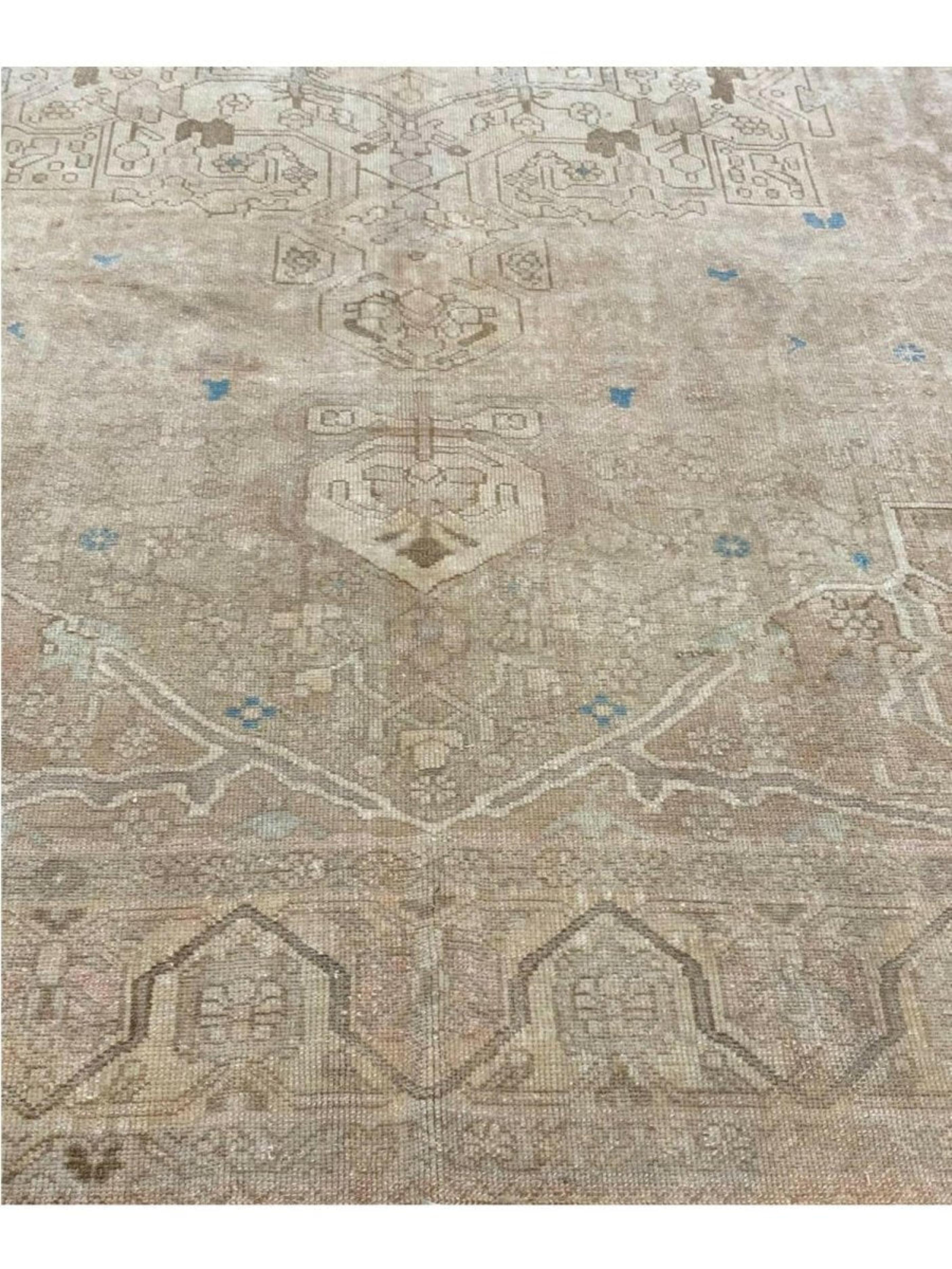 8x10 Hand Knotted Antique Bakhtiari Area Rug im Zustand „Gut“ im Angebot in Dallas, TX