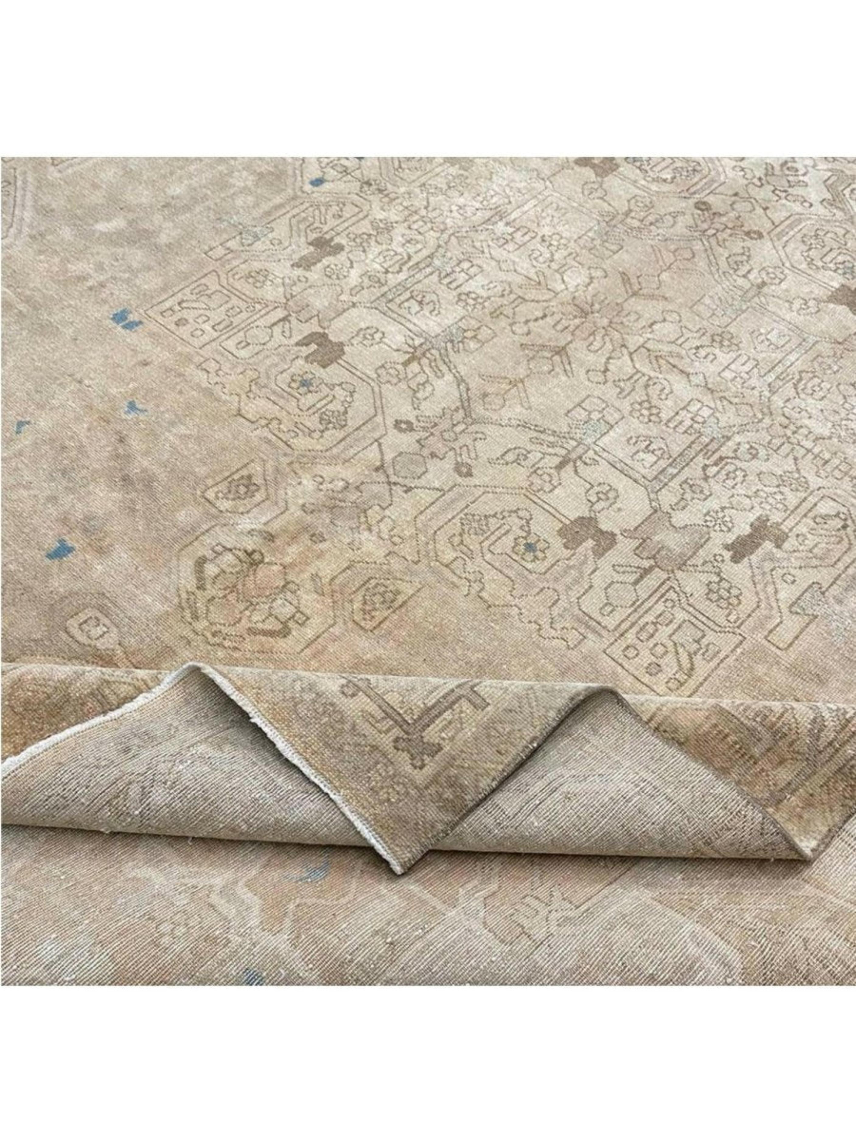 8x10 Hand Knotted Antique Bakhtiari Area Rug im Angebot 1