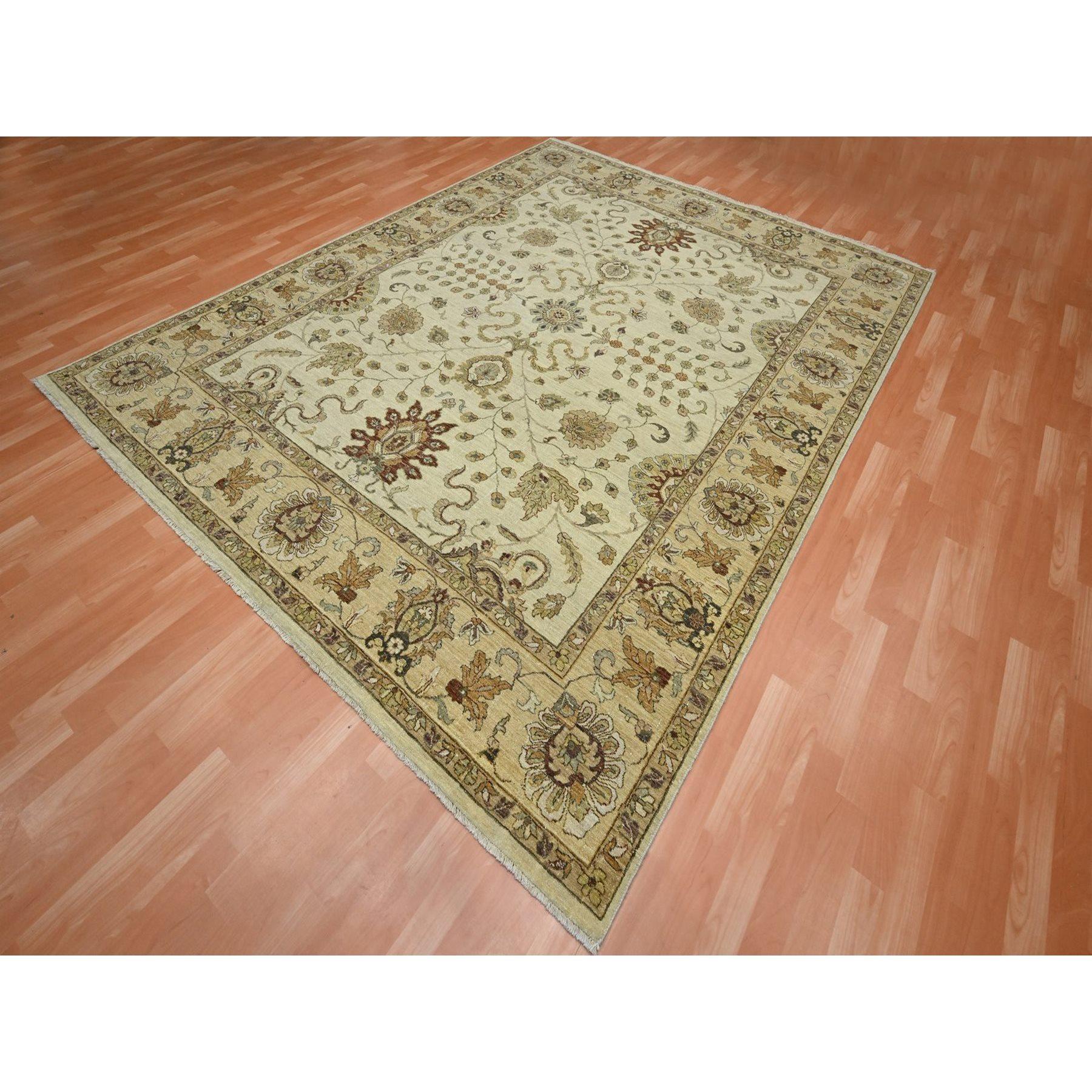 Indien 8'x10' Ivory Agra with Ziegler Design/One Leaf Pattern Tapis en pure laine noué à la main en vente