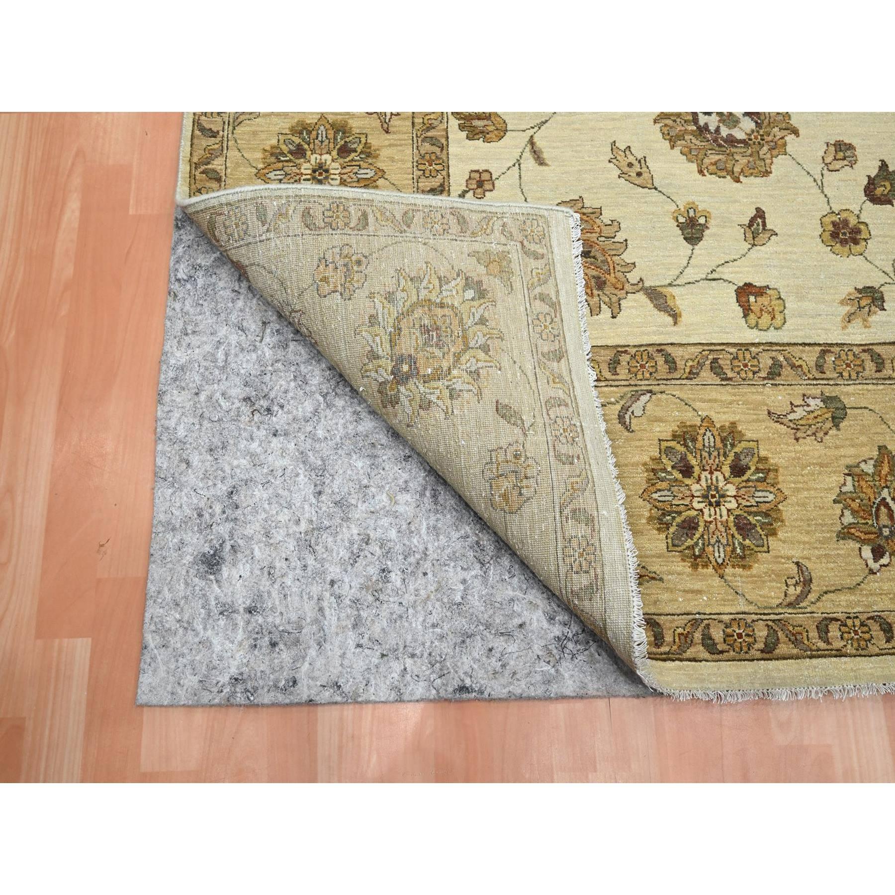 Noué à la main 8'x10' Ivory Agra with Ziegler Design/One Leaf Pattern Tapis en pure laine noué à la main en vente