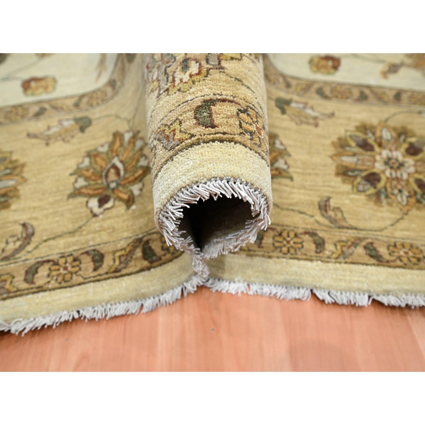 8'x10' Ivory Agra with Ziegler Design/One Leaf Pattern Tapis en pure laine noué à la main Neuf - En vente à Carlstadt, NJ