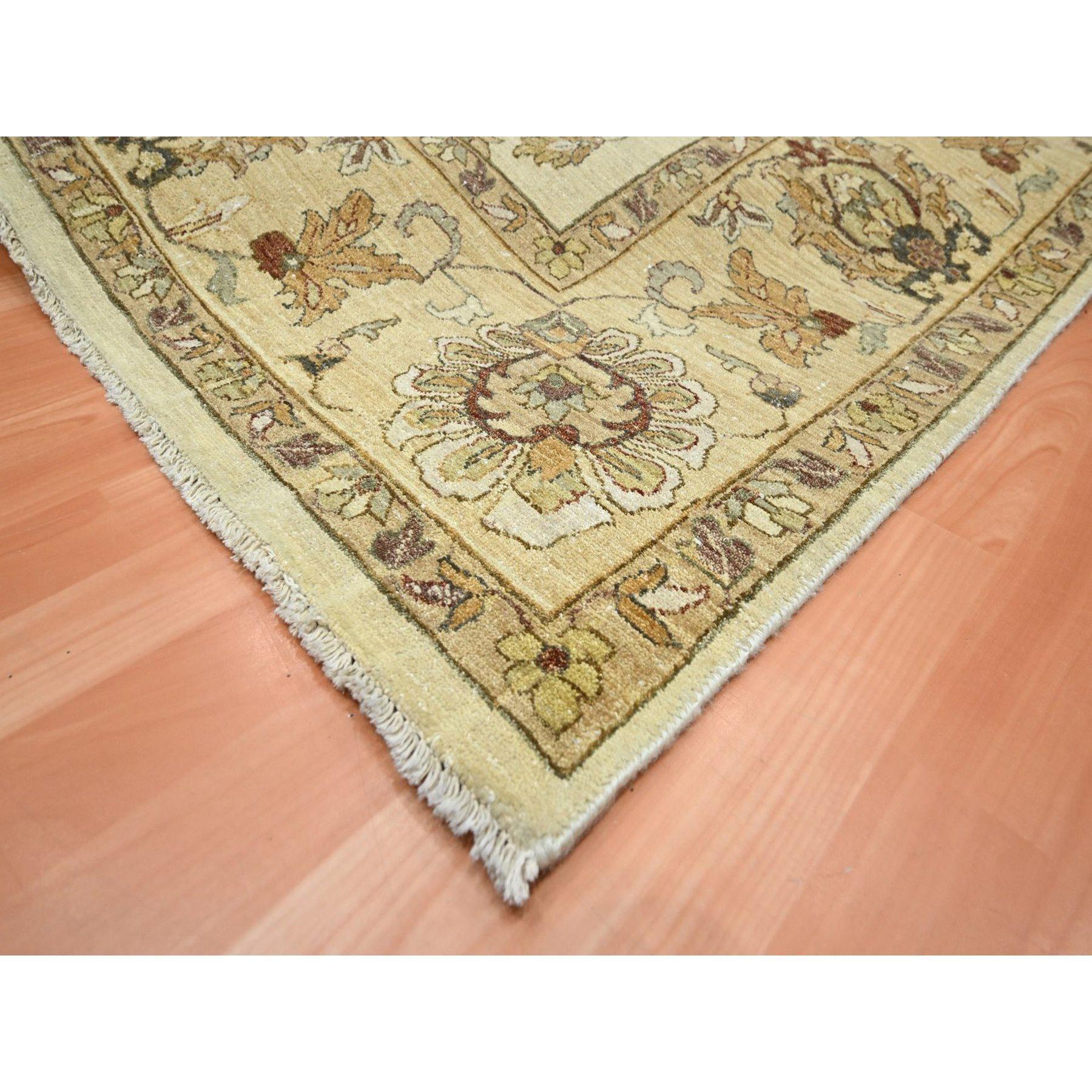 XXIe siècle et contemporain 8'x10' Ivory Agra with Ziegler Design/One Leaf Pattern Tapis en pure laine noué à la main en vente