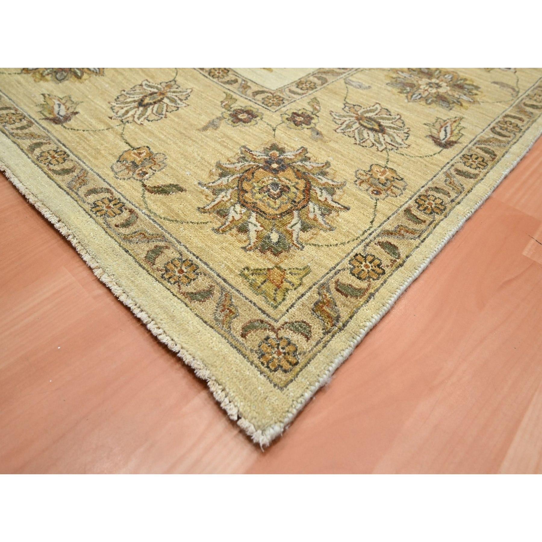 XXIe siècle et contemporain 8'x10' Ivory Agra with Ziegler Design/One Leaf Pattern Tapis en pure laine noué à la main en vente