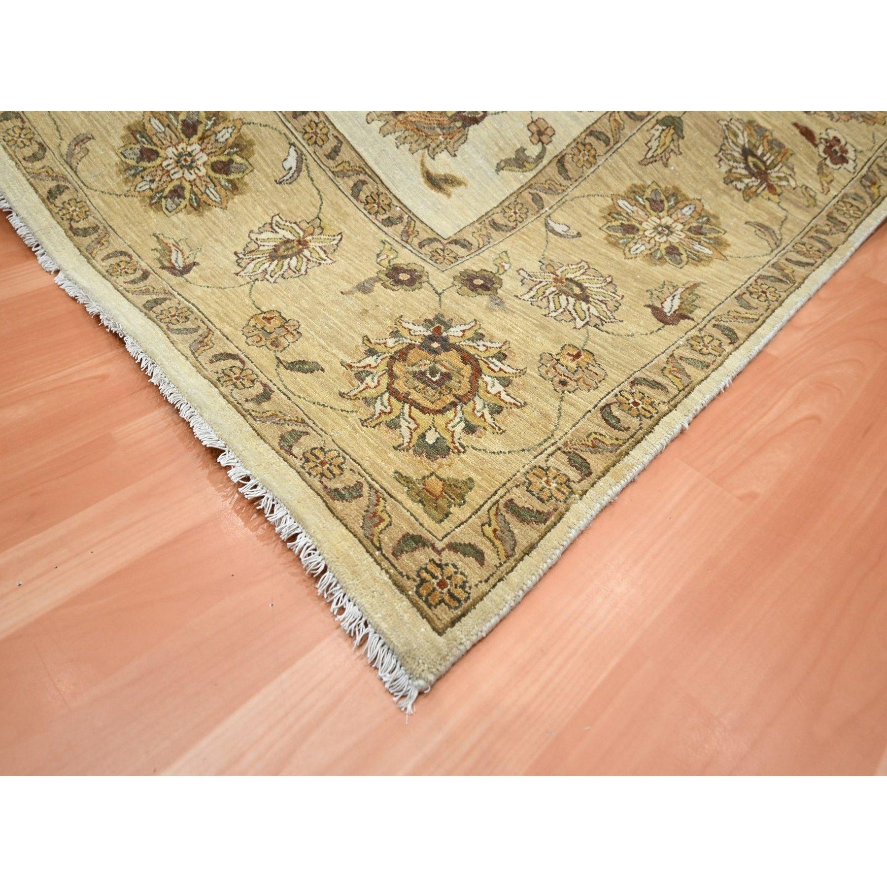 XXIe siècle et contemporain 8'x10' Ivory Agra with Ziegler Design/One Leaf Pattern Tapis en pure laine noué à la main en vente