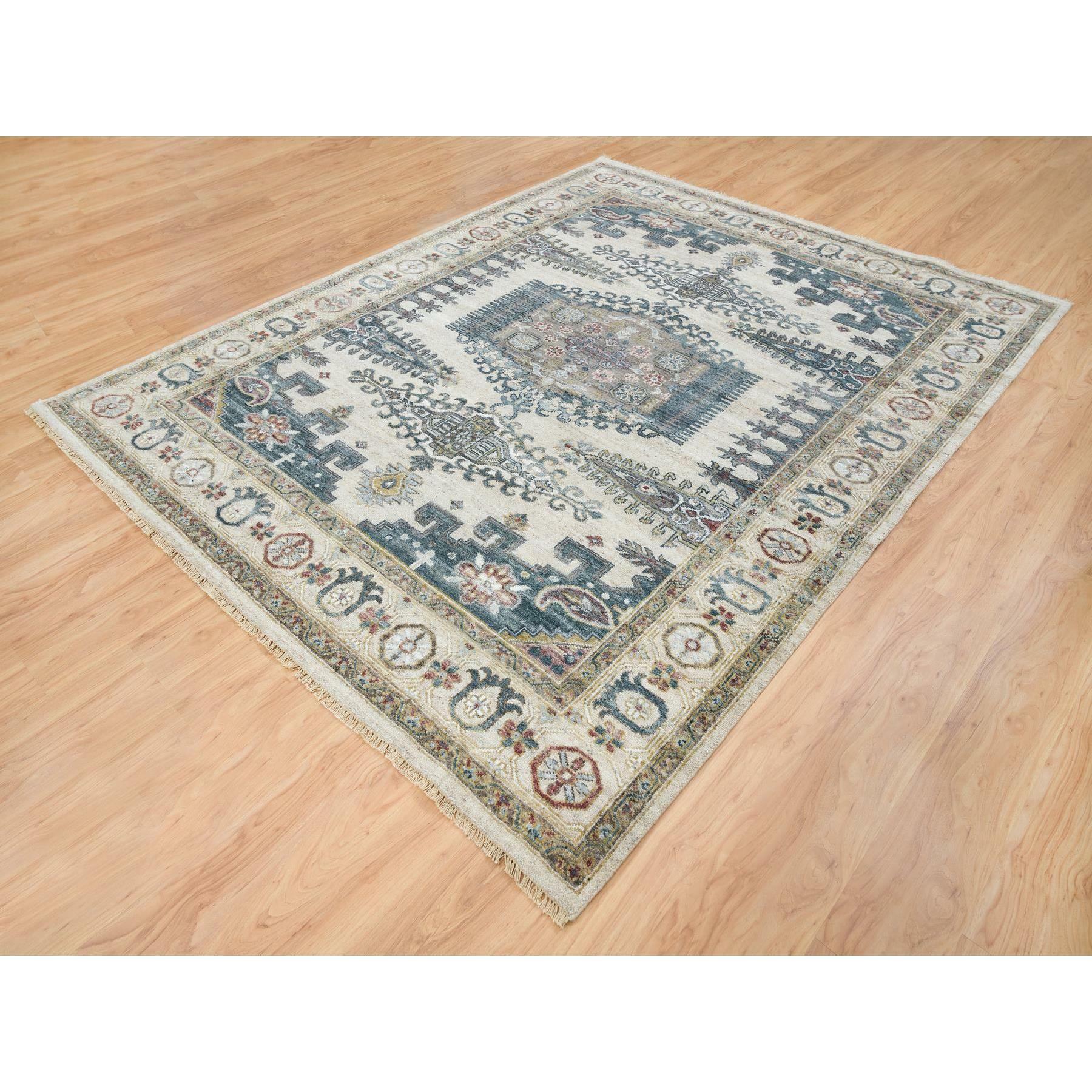 Indien 8'x10' Ivory Hand Knotsted Reimagined Persian Viss Design Wool Tapis d'Orient en vente