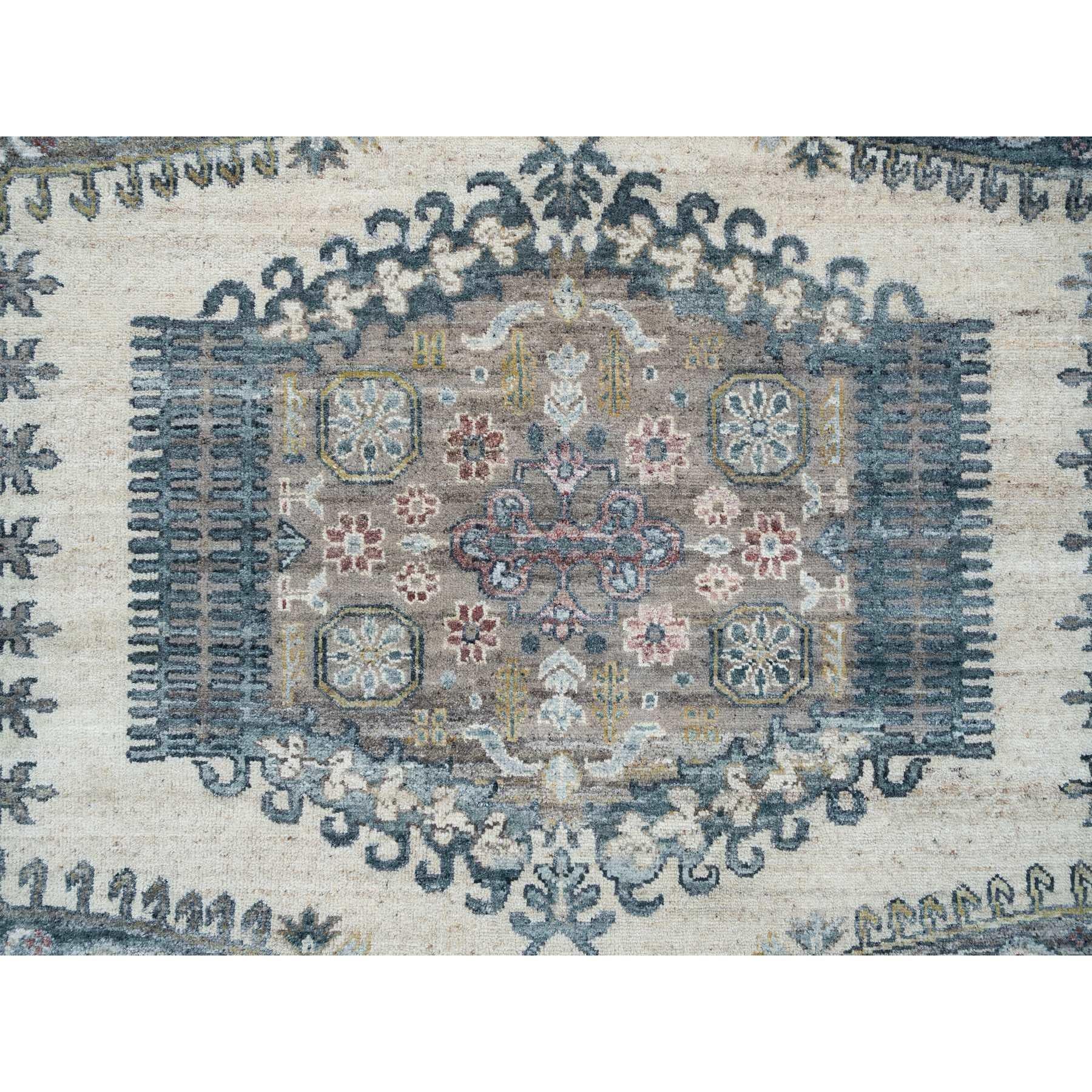 8'x10' Ivory Hand Knotsted Reimagined Persian Viss Design Wool Tapis d'Orient en vente 1