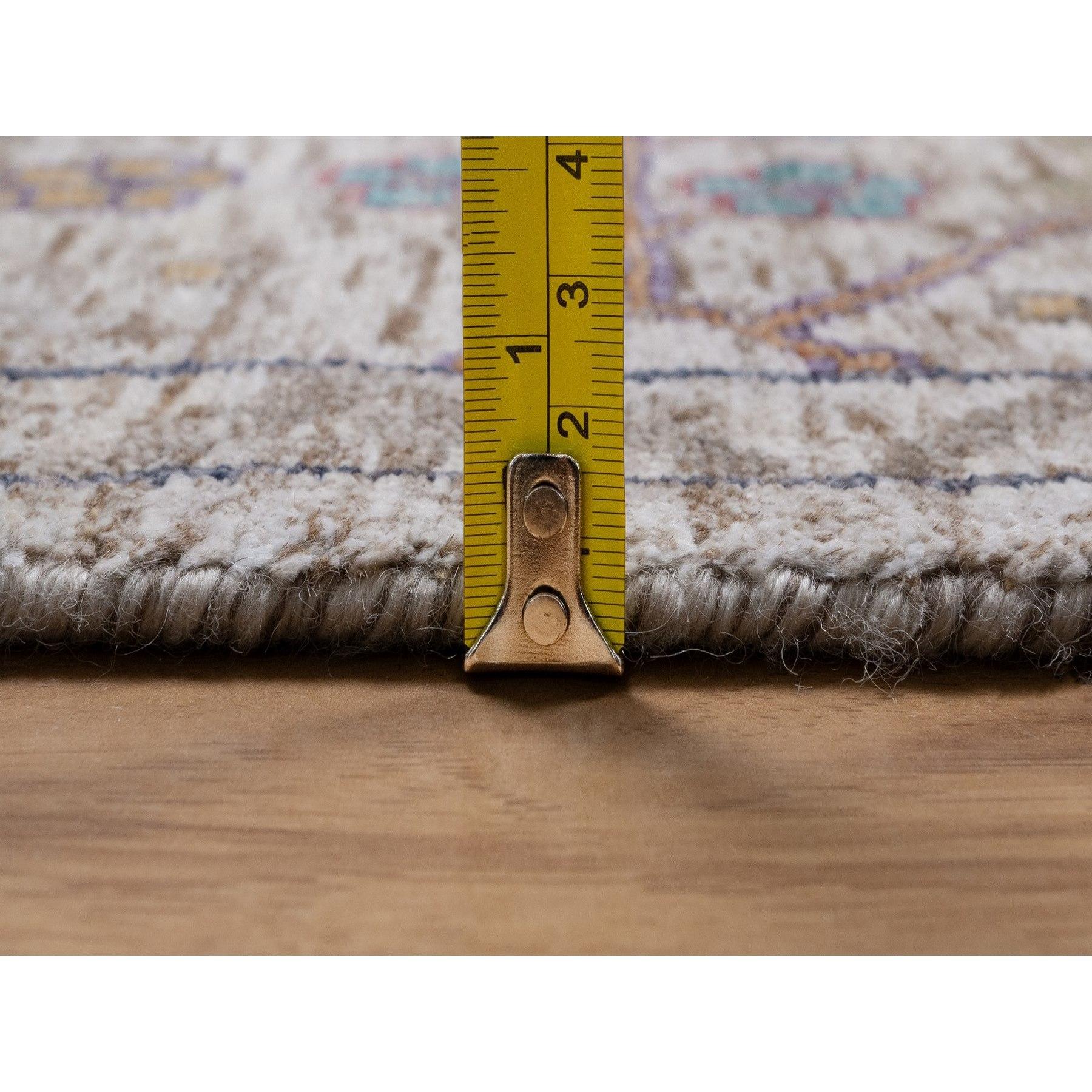 8'x10' Ivory Hand Knotted Vase Design Silk with Textured Wool Oriental Rug en vente 3