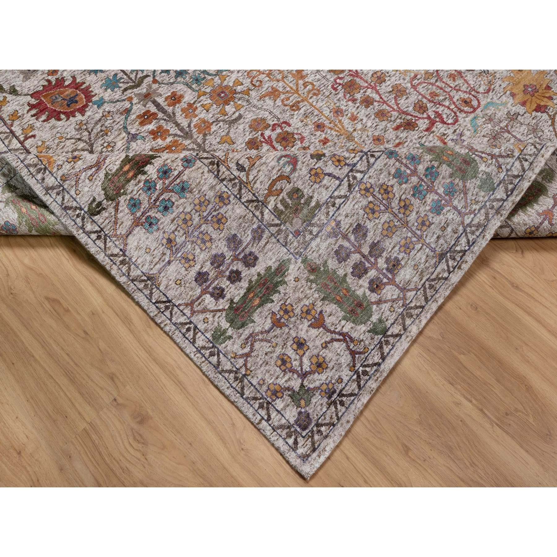 XXIe siècle et contemporain 8'x10' Ivory Hand Knotted Vase Design Silk with Textured Wool Oriental Rug en vente