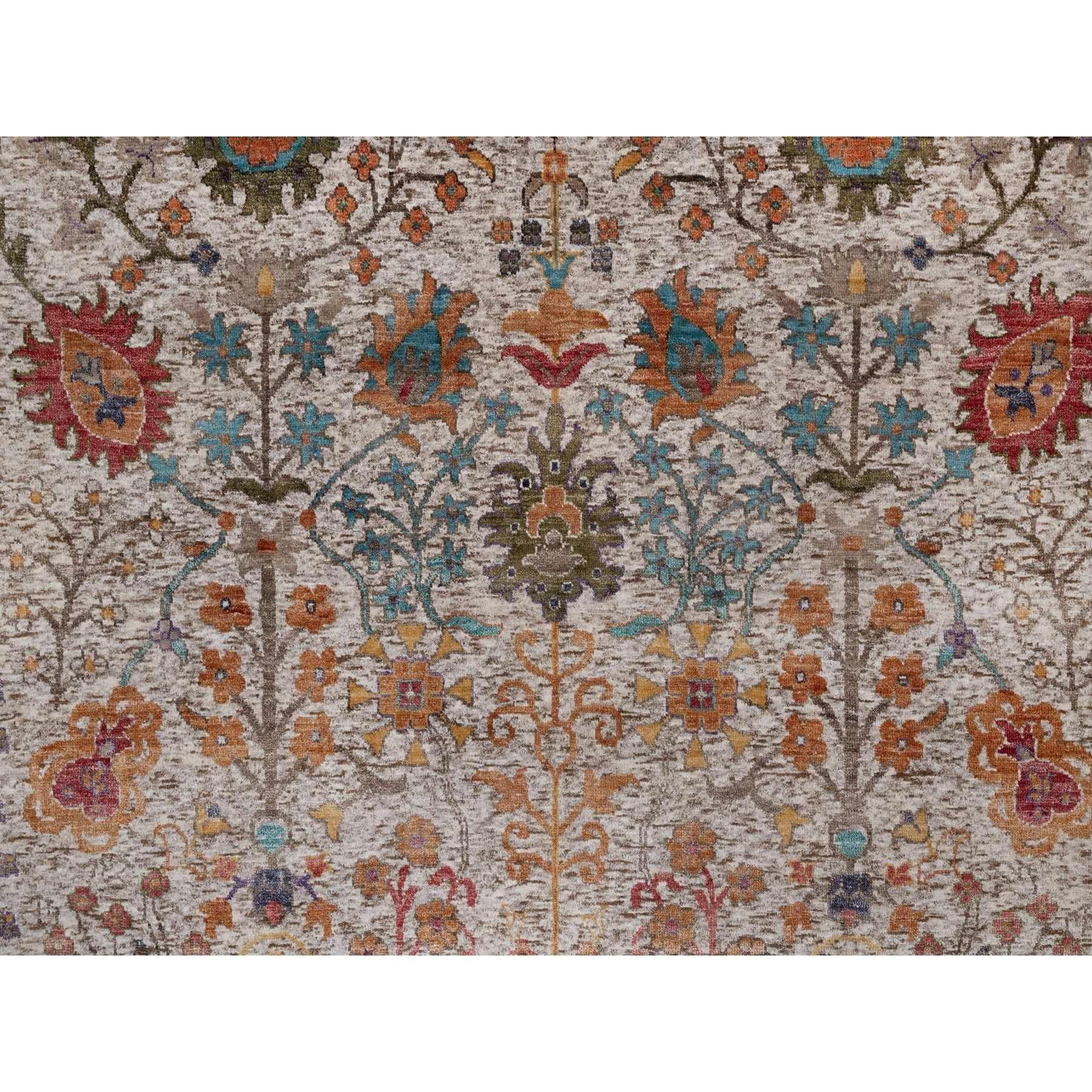 8'x10' Ivory Hand Knotted Vase Design Silk with Textured Wool Oriental Rug en vente 1