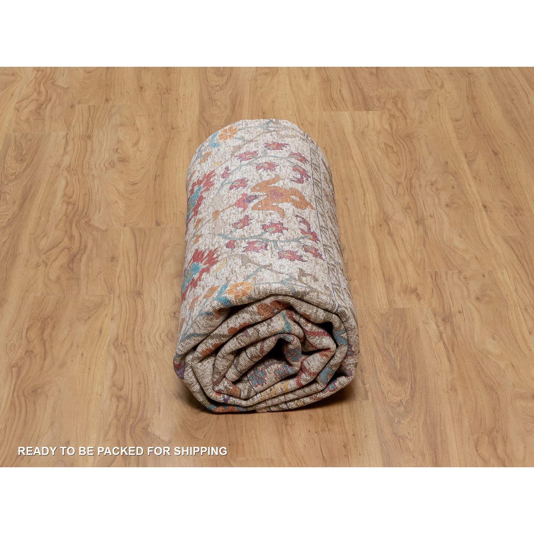 8'x10' Ivory Hand Knotted Vase Design Silk with Textured Wool Oriental Rug en vente 2