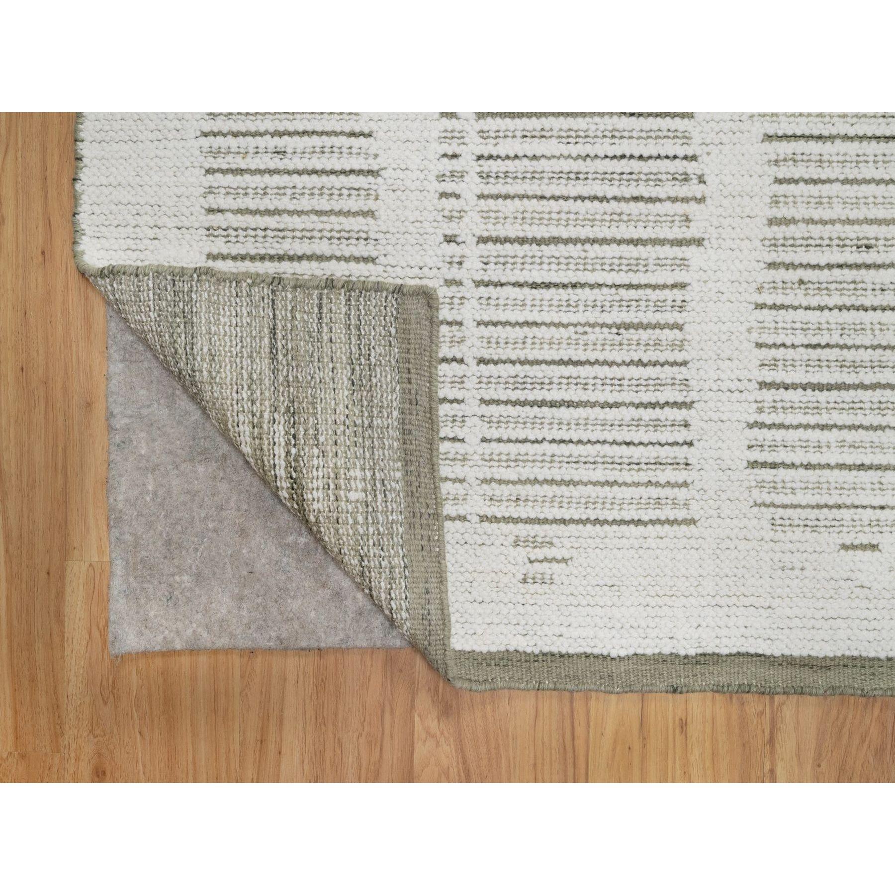 8'x10' Elfenbeinfarbener handgewebter Flachgewebe-Teppich mit strukturiertem Flor aus ungefärbter natürlicher Wolle (Indisch) im Angebot