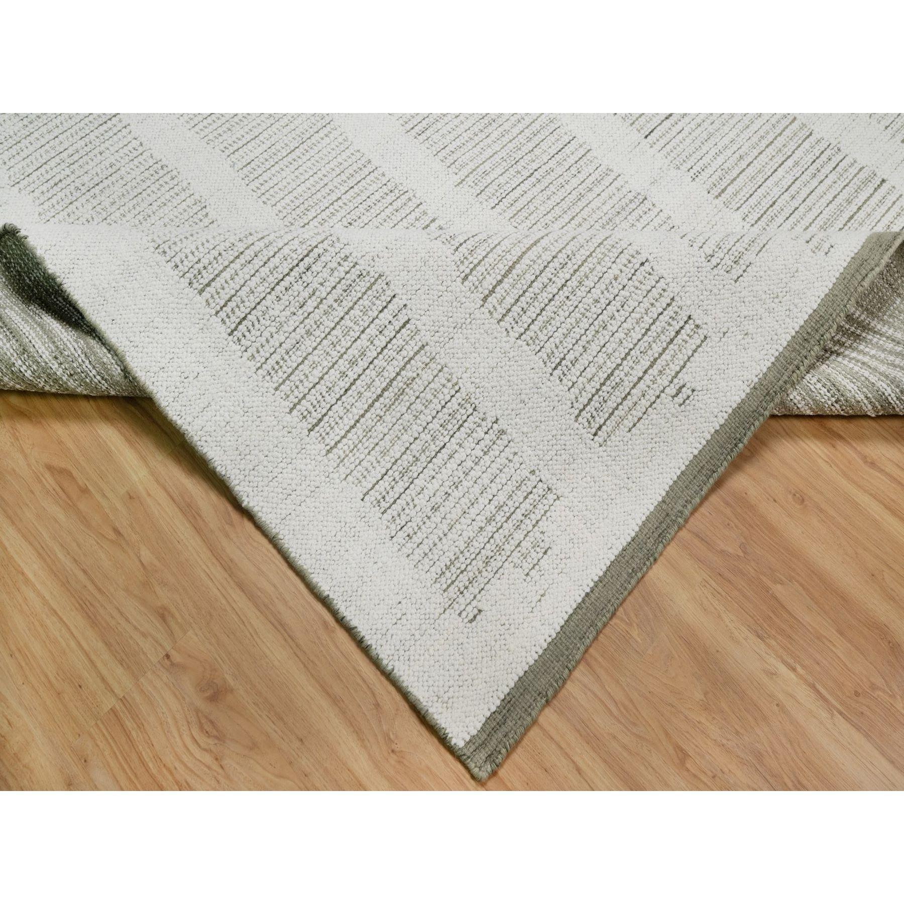 8'x10' Elfenbeinfarbener handgewebter Flachgewebe-Teppich mit strukturiertem Flor aus ungefärbter natürlicher Wolle im Zustand „Neu“ im Angebot in Carlstadt, NJ