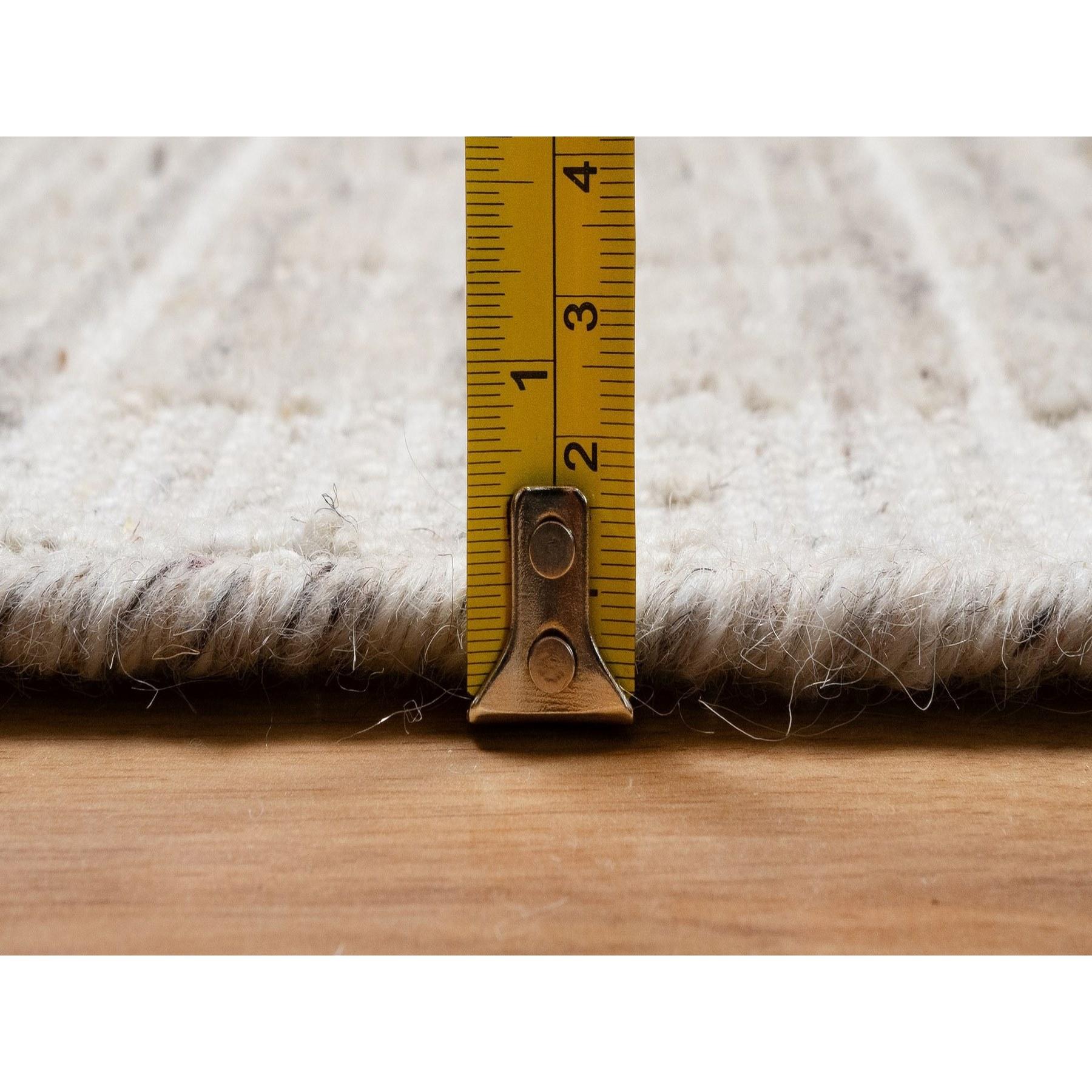 8'x10' Ivory Loomed Knoted Modern Plain Decor Box Design Soft Wool Rug in vendita 2