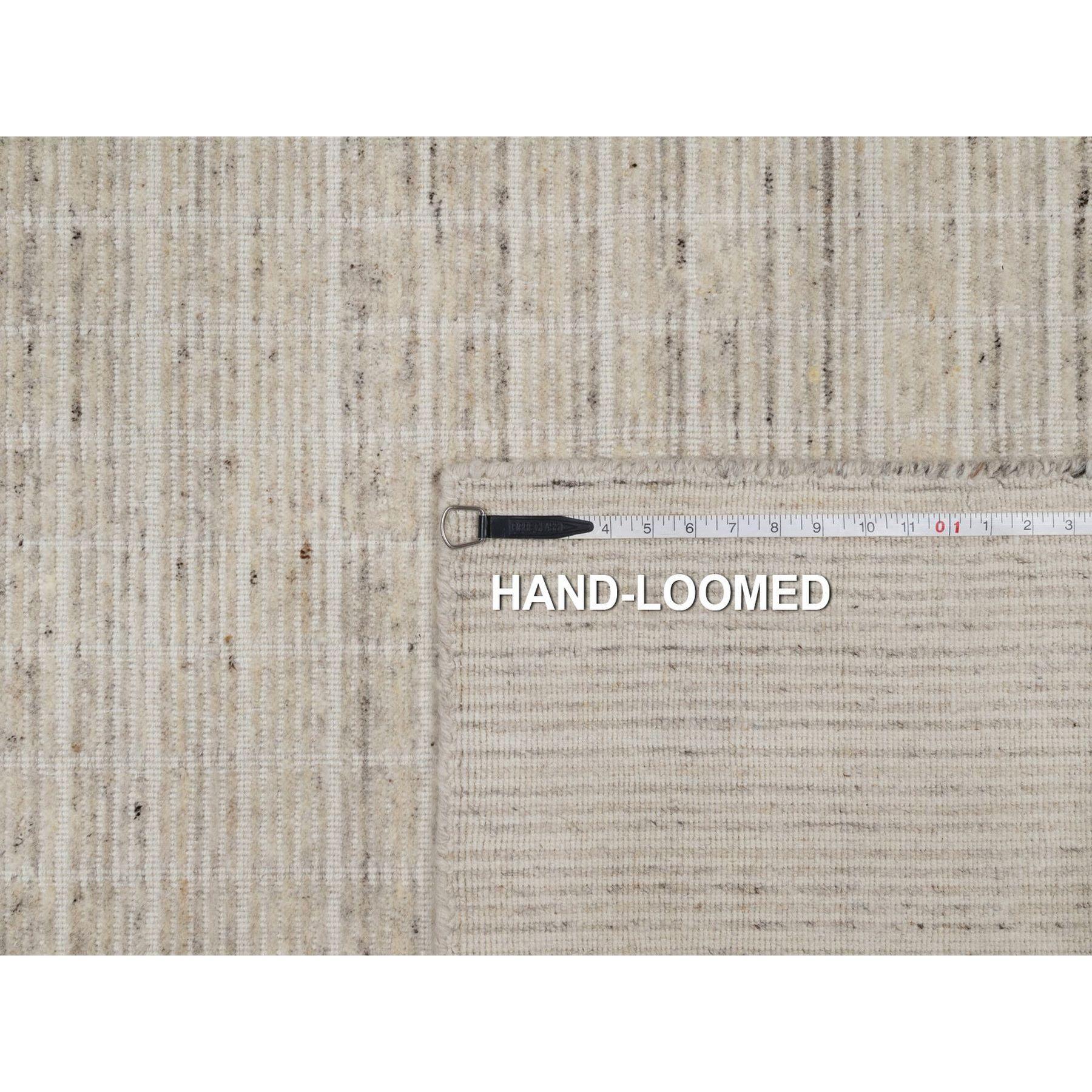 8'x10' Ivory Modern Plain Decor Box Design Soft Wool Loomed Knotted Rug For Sale 5