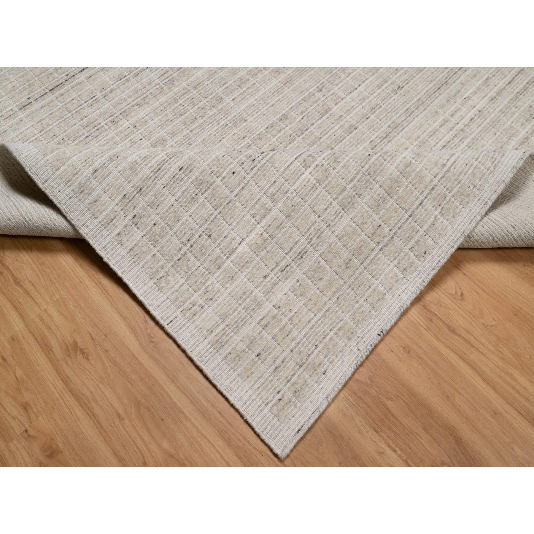 Contemporary 8'x10' Ivory Modern Plain Decor Box Design Soft Wool Loomed Knotted Rug For Sale