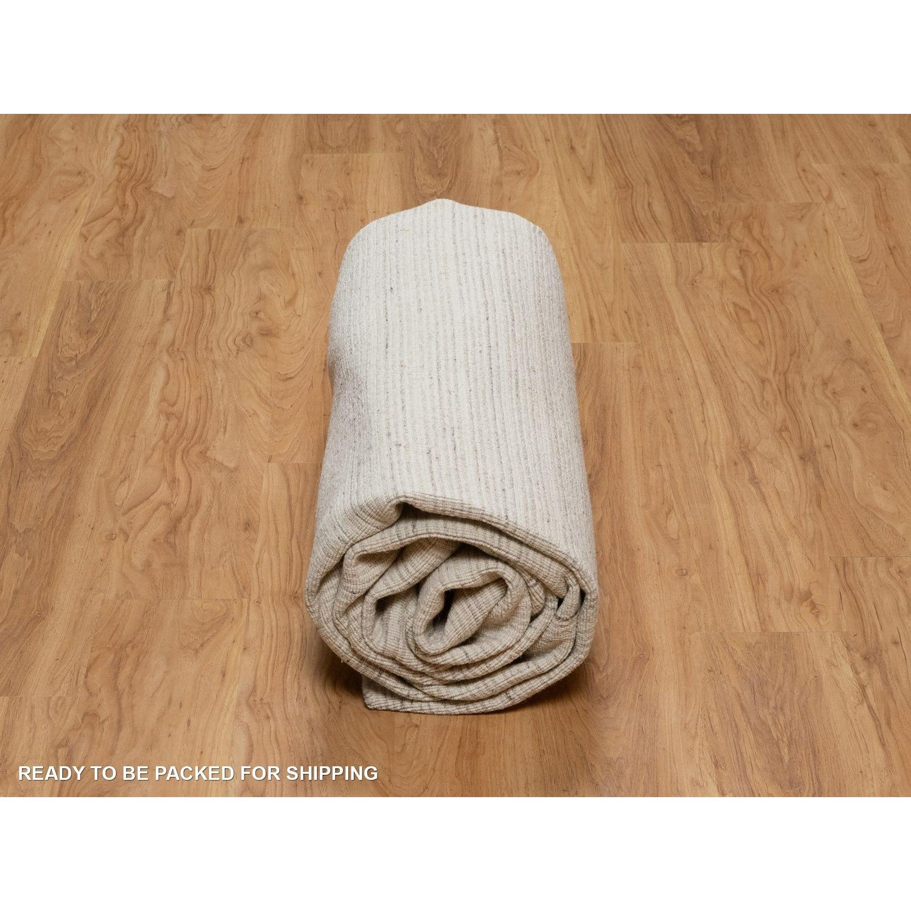 8'x10' Ivory Modern Plain Decor Box Design Soft Wool Loomed Knotted Rug For Sale 3