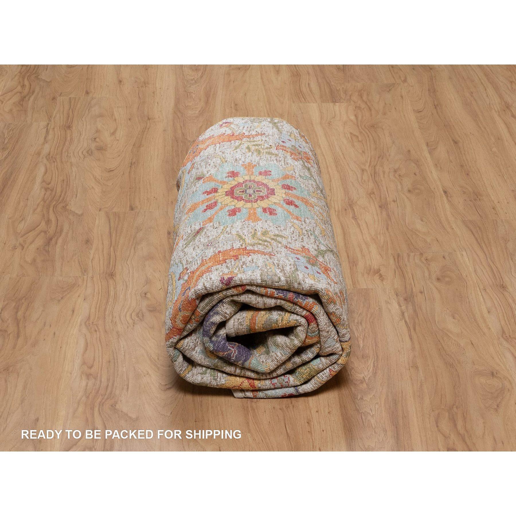 8'x10' Tappeto in seta avorio e lana testurizzata con disegno di foglie di falce annodate a mano in vendita 1