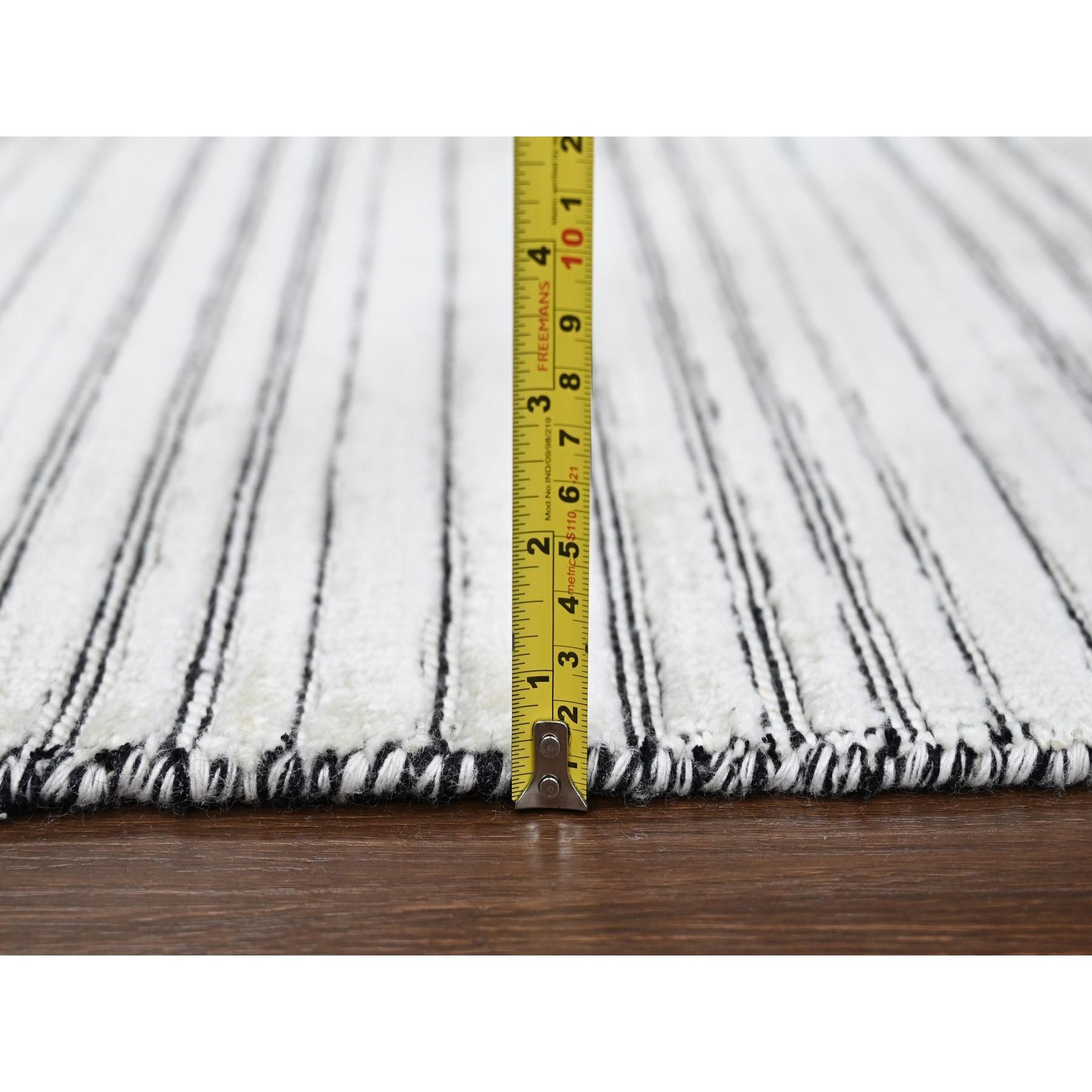 8'x10' Ivory Wool and Plant Based Silk Modern Design Hand Loomed Oriental Rug For Sale 3