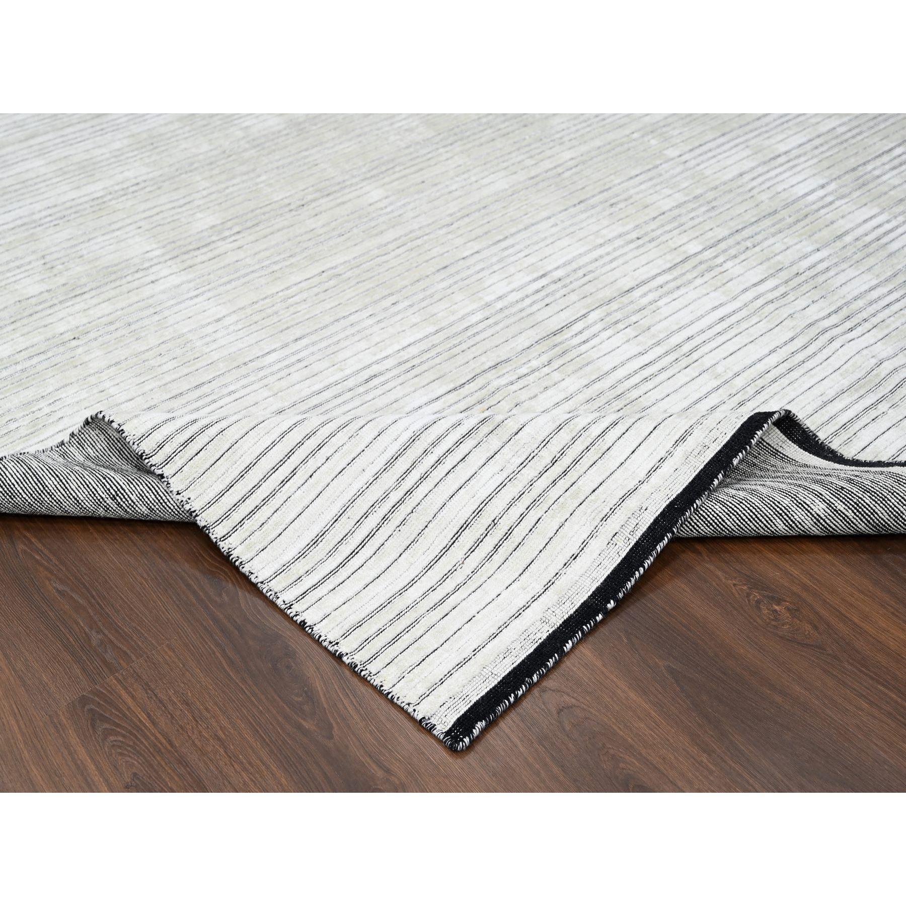 8'x10' Ivory Wool and Plant Based Silk Modern Design Hand Loomed Oriental Rug In New Condition For Sale In Carlstadt, NJ