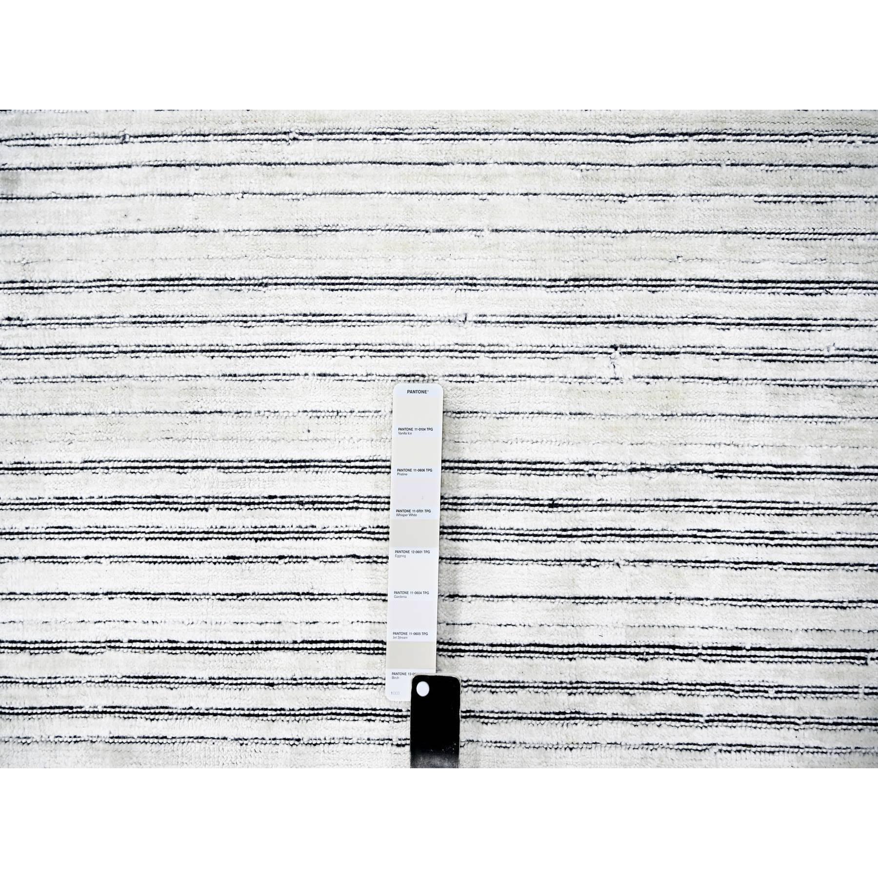 Contemporary 8'x10' Ivory Wool and Plant Based Silk Modern Design Hand Loomed Oriental Rug For Sale