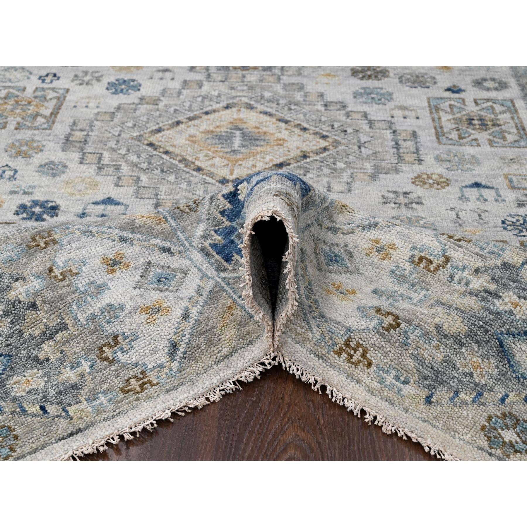 8'x10' Lexicon Weißer handgeknüpfter orientalischer Teppich aus reiner Wolle mit Kazak-Design (Handgeknüpft) im Angebot