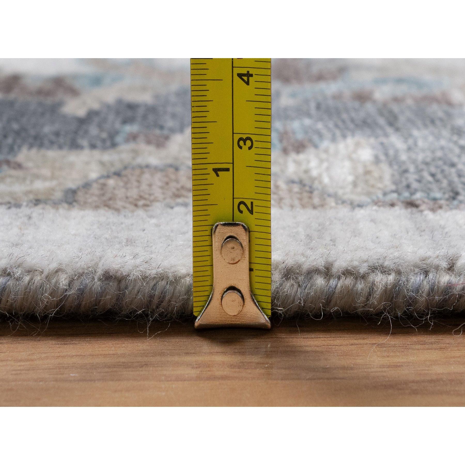 8'x10' Light Gray Sickle Leaf Design Silk with Textured Wool Hand Knotted Rugs (Tappeto di lana annodato a mano) in vendita 3