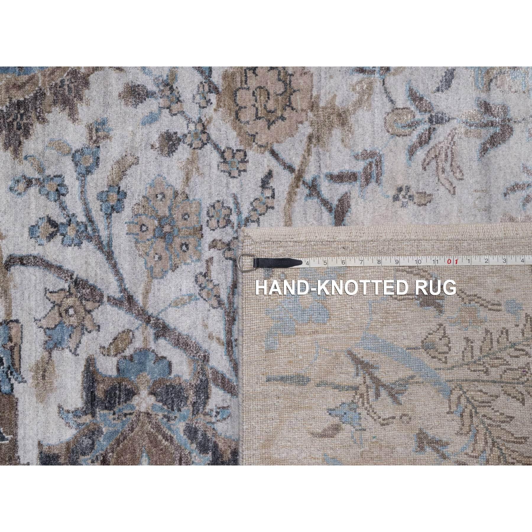 8'x10' Light Gray Sickle Leaf Design Silk with Textured Wool Hand Knotted Rug en vente 4