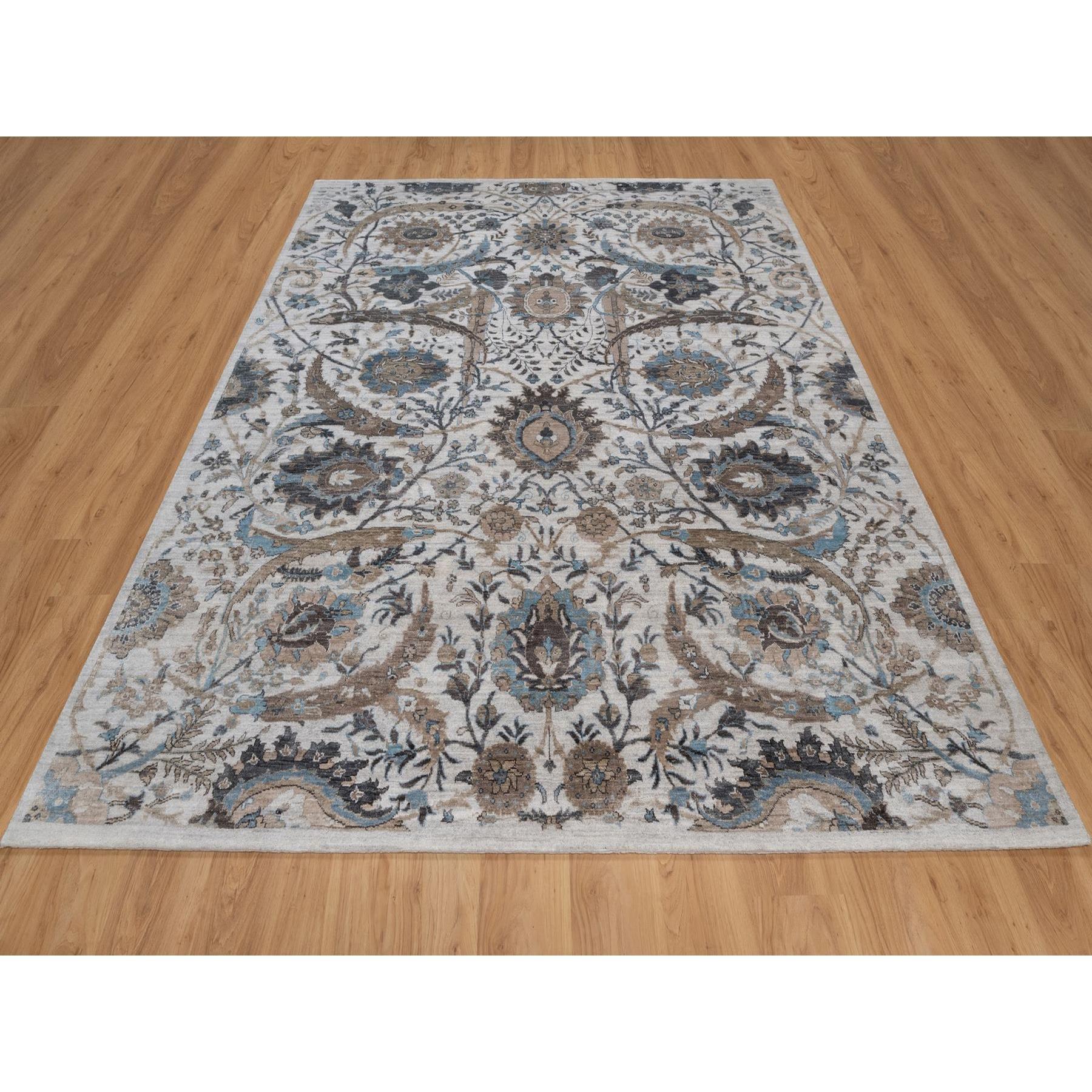 Gris clair, Design/One, soie et laine texturée, pelucheux et luxuriant, noué à la main, tapis oriental sans bordures
Matériaux primaires : Laine et soie
Latex : Pas de poils 
hauteur : 0,25 pouces
Style : Transitionnel
Couleur primaire :