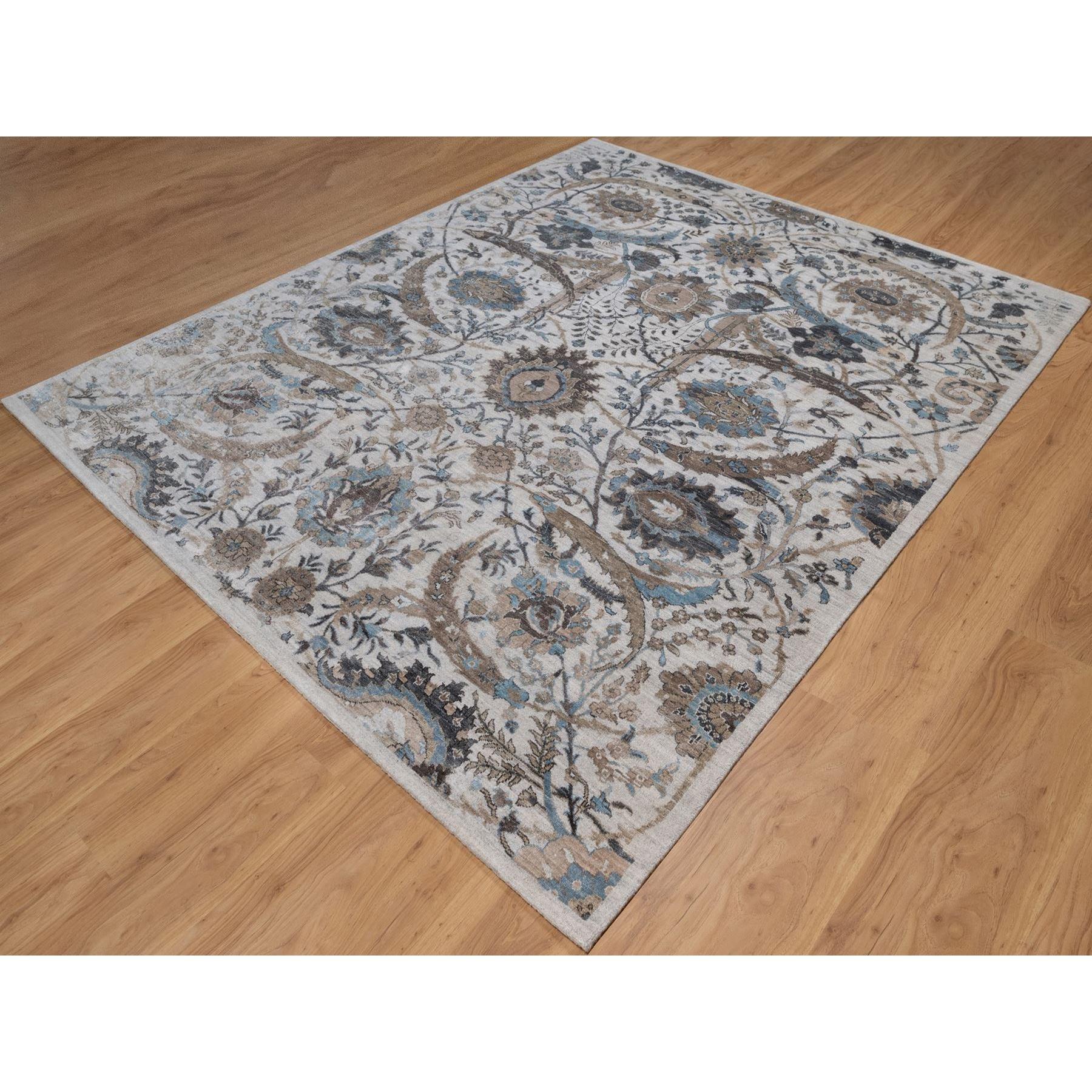 Indien 8'x10' Light Gray Sickle Leaf Design Silk with Textured Wool Hand Knotted Rug en vente