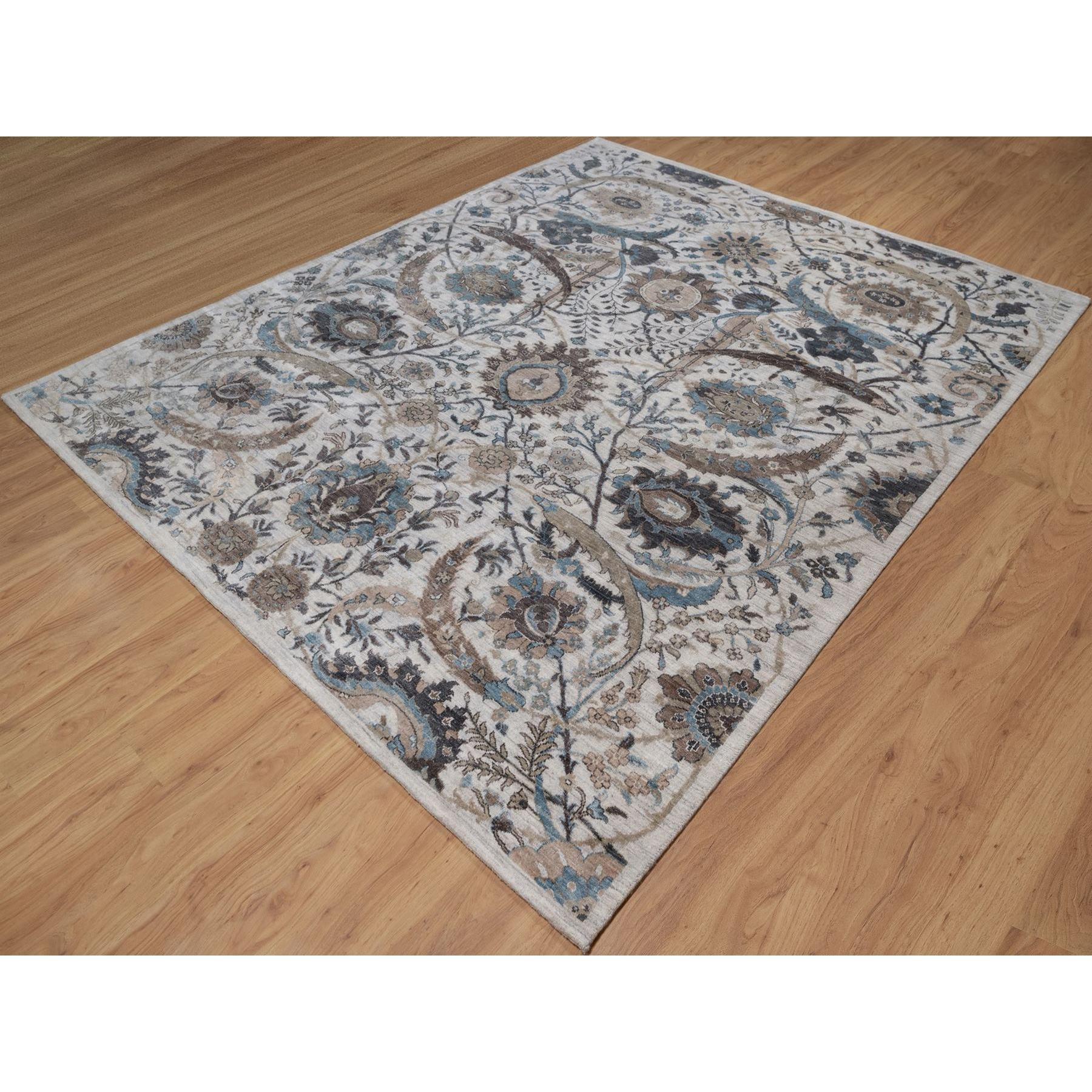 Indiano 8'x10' Light Gray Sickle Leaf Design Silk with Textured Wool Hand Knotted Rugs (Tappeto di lana annodato a mano) in vendita