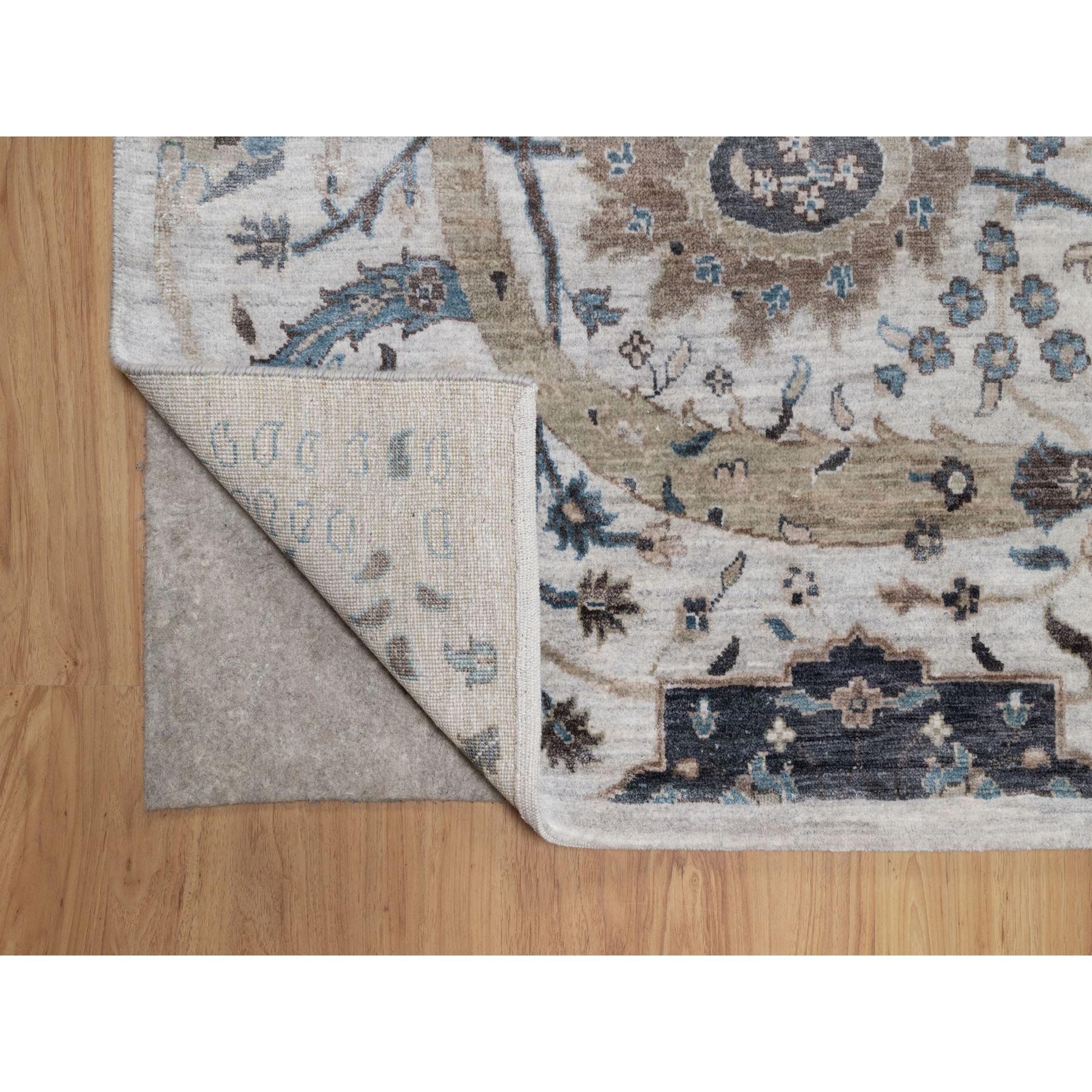 Annodato a mano 8'x10' Light Gray Sickle Leaf Design Silk with Textured Wool Hand Knotted Rugs (Tappeto di lana annodato a mano) in vendita