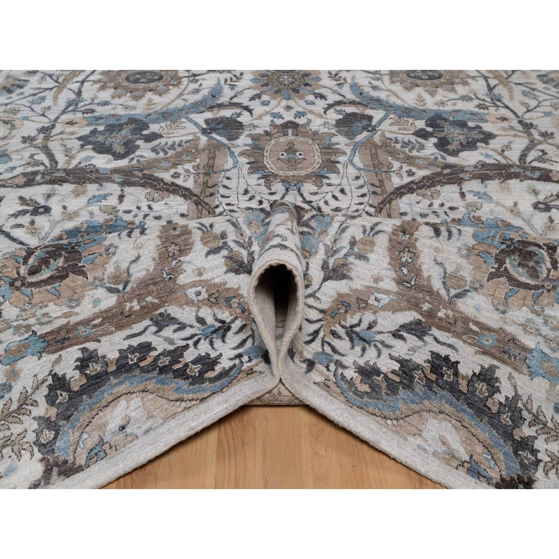 8'x10' Light Gray Sickle Leaf Design Silk with Textured Wool Hand Knotted Rug Neuf - En vente à Carlstadt, NJ