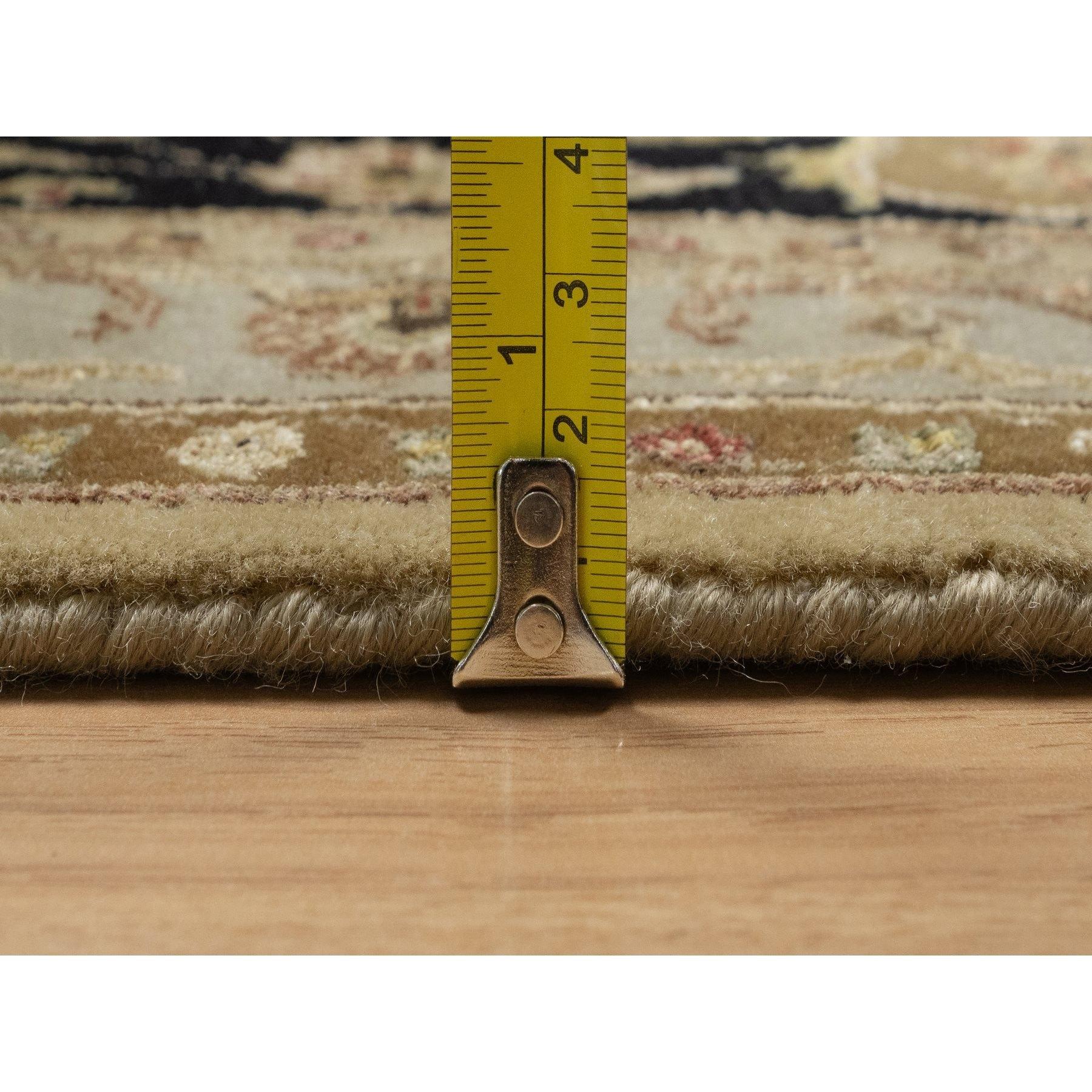 8'x10' Sand Braun Kashan Design Neuseeland Wolle mit Seide Handgeknüpft Teppich im Angebot 4