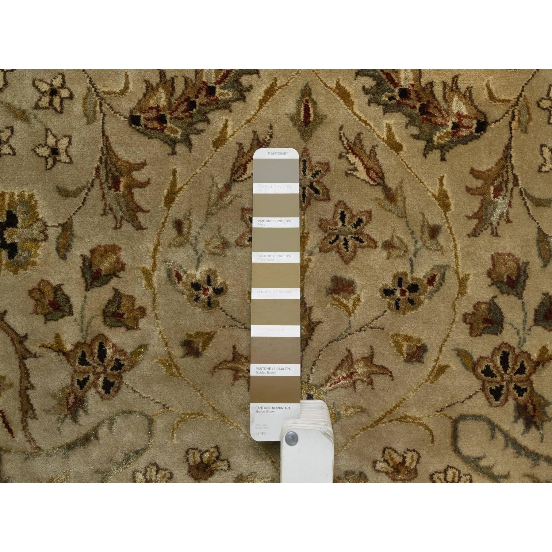 8'x10' Sand Braun Kashan Design Neuseeland Wolle mit Seide Handgeknüpft Teppich im Angebot 1