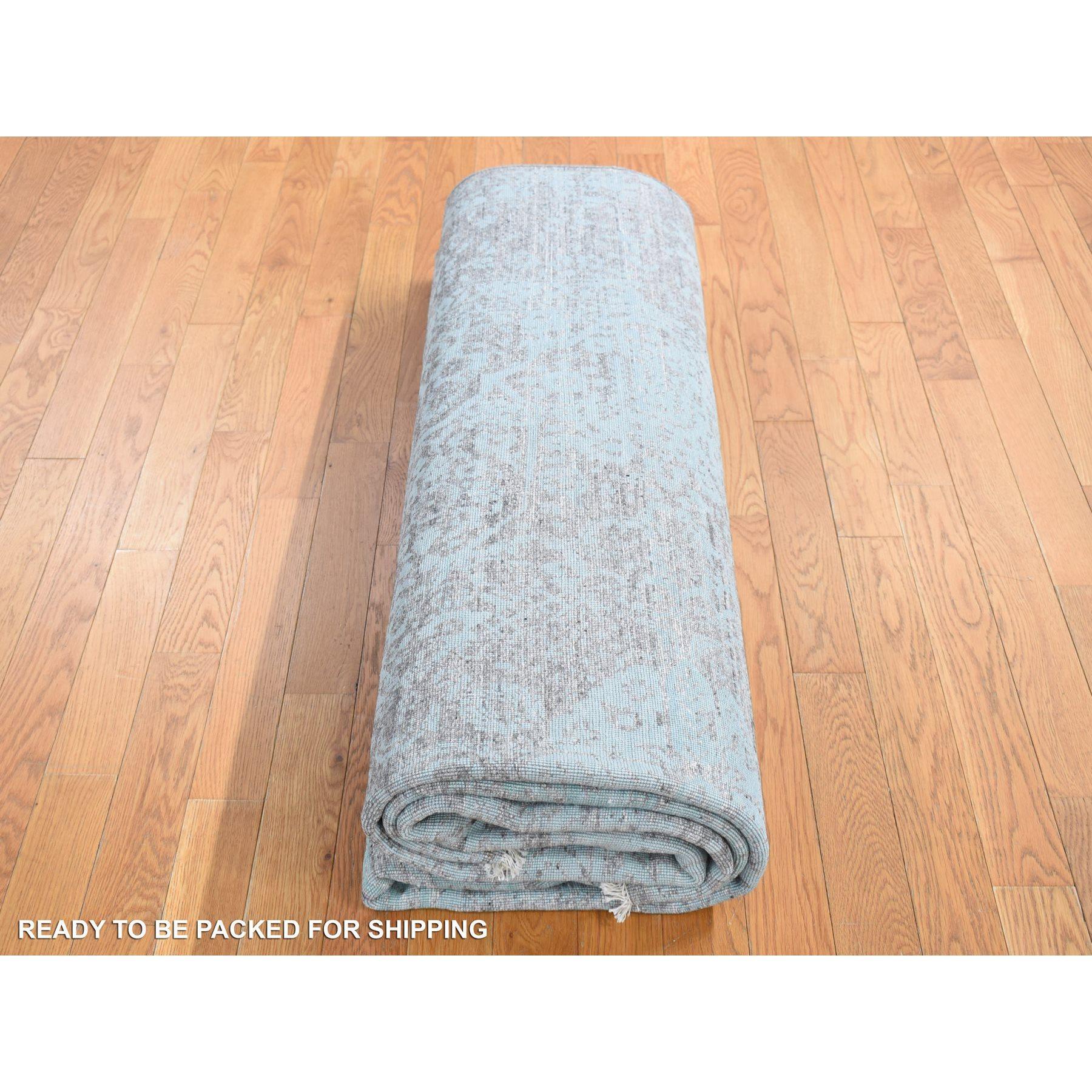 8'x10' Sea Foam Green Wool and Silk Hand Knotted Broken Persian Design Rugs (Tappeto di lana e seta annodato a mano) in vendita 2