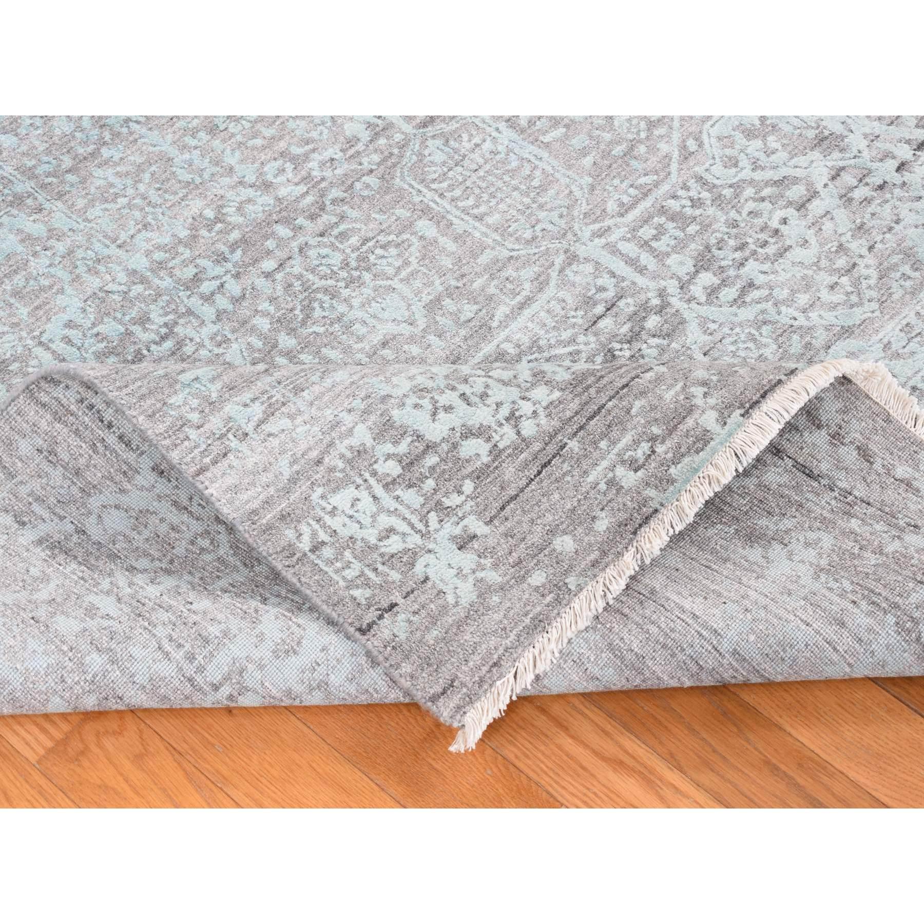 8'x10' Sea Foam Green Wool and Silk Hand Knotted Broken Persian Design Rugs (Tappeto di lana e seta annodato a mano) In condizioni Nuovo in vendita a Carlstadt, NJ