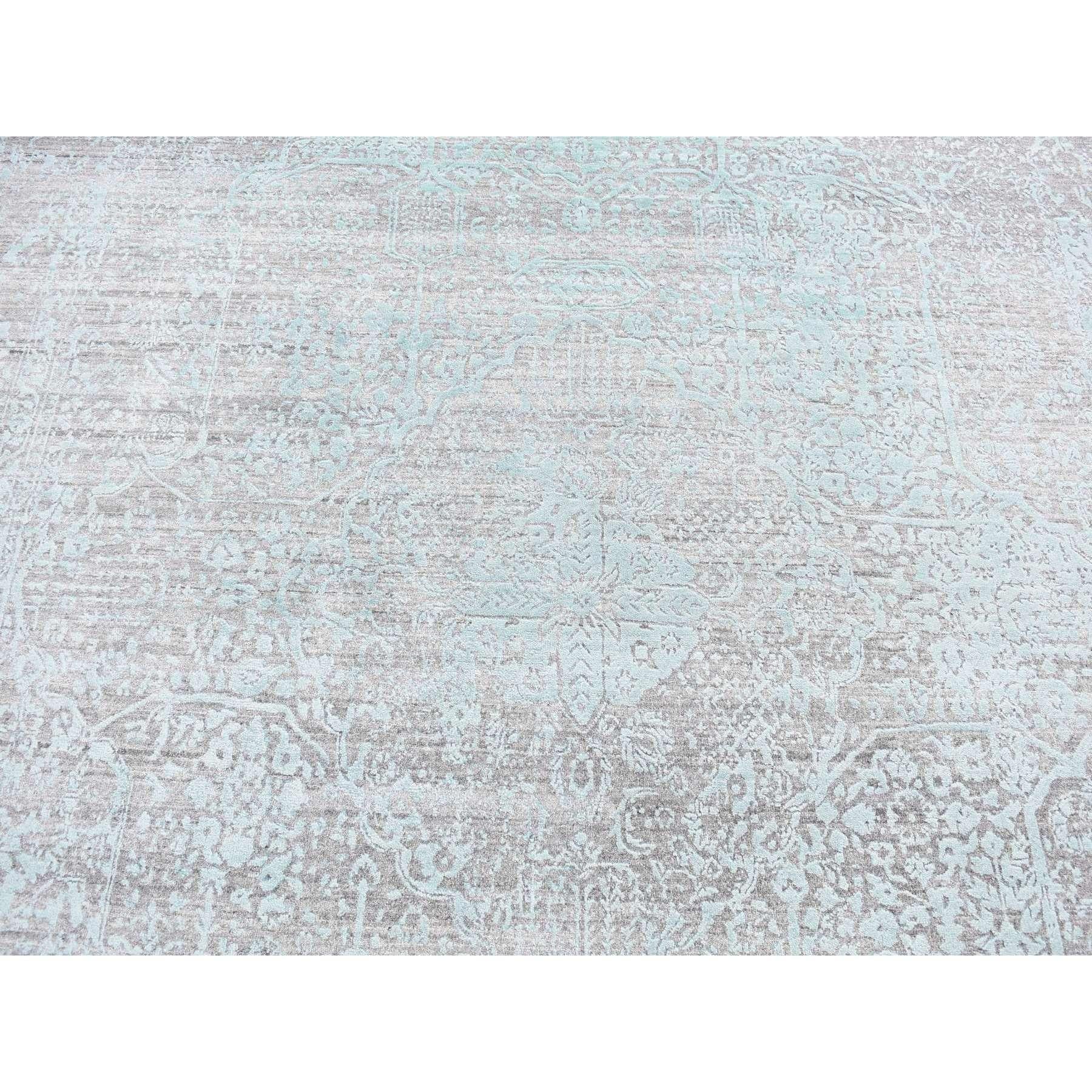 8'x10' Sea Foam Green Wool and Silk Hand Knotted Broken Persian Design Rugs (Tappeto di lana e seta annodato a mano) in vendita 1