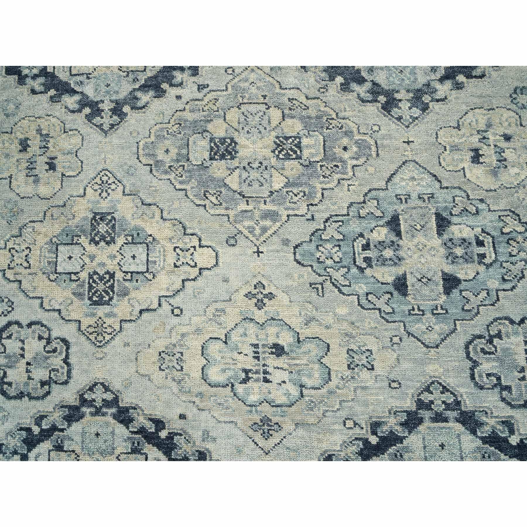 8'x10' Gris argenté Tapis d'Orient en pure laine noué à la main Design Anatolien en vente 1